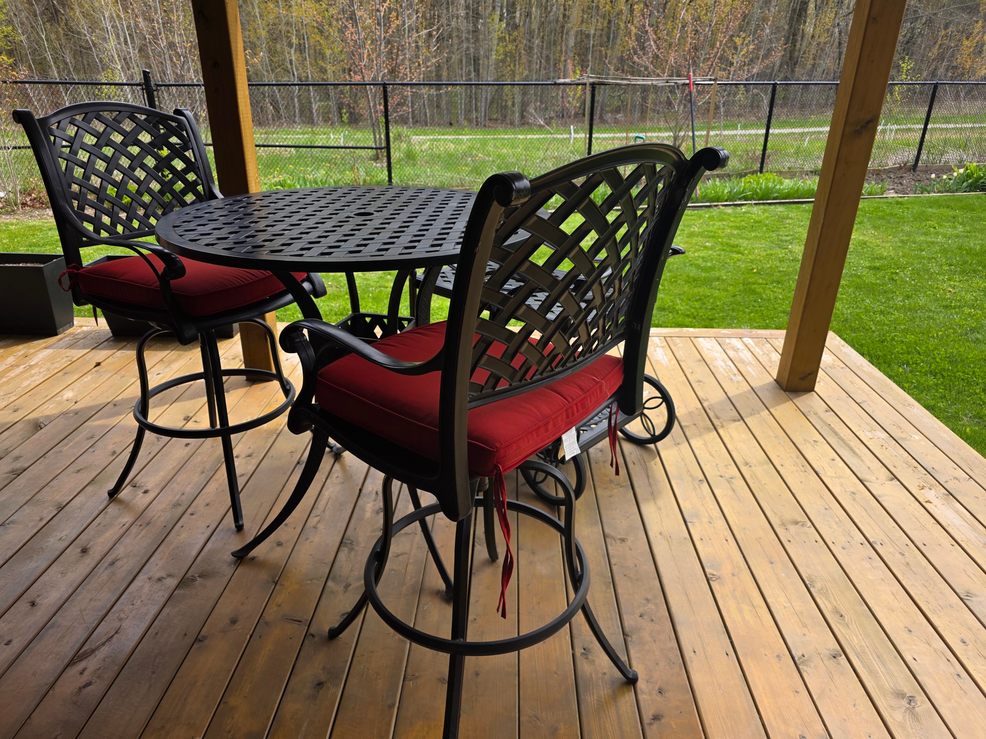 DOT Furniture Cameron Collection Cast‐Aluminum Bar‐Height Set