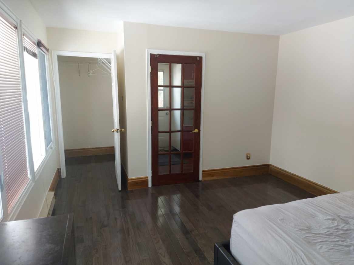 Junior 1-Bed — $1,600 All Inclusive — June 1 - photo 2