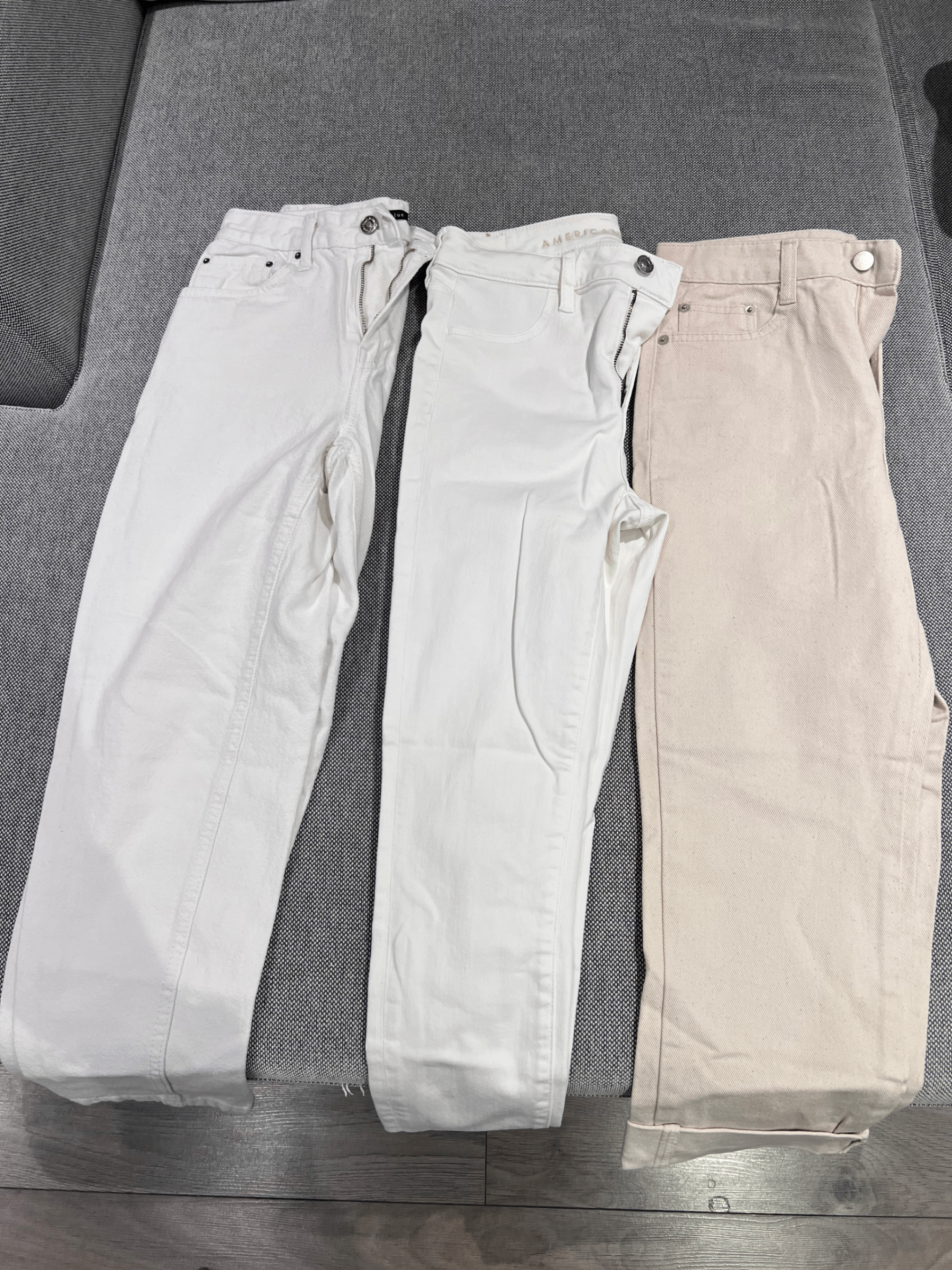 3 women white jeans