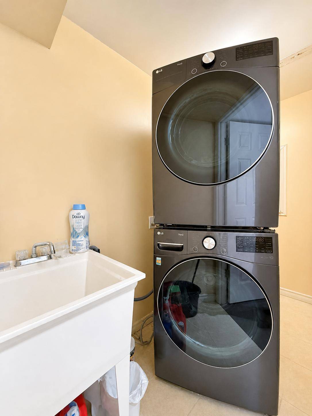LG Washer & Dryer Set - photo 2