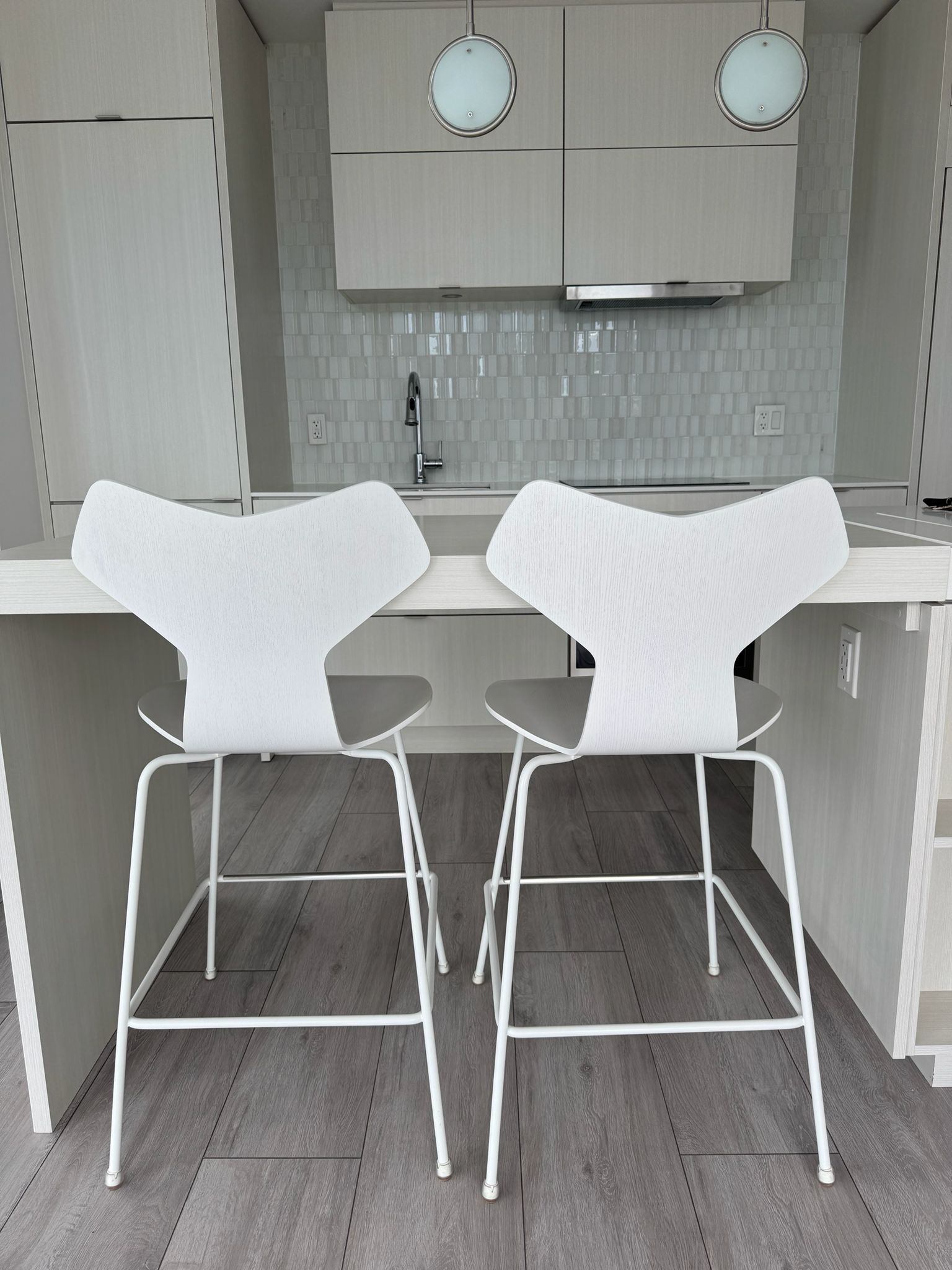 Fritz Hansen Ant Bar Stool (Set of 2) - photo 2