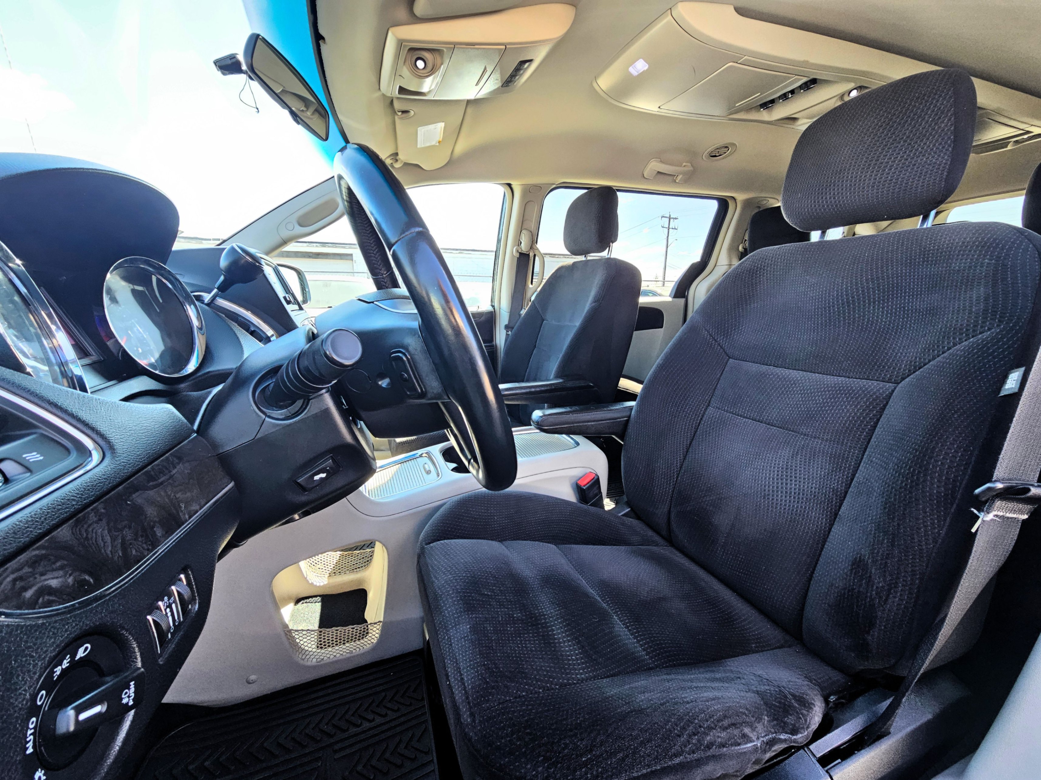 2013 CHRYSLER TOWN & COUNTRY - photo 4