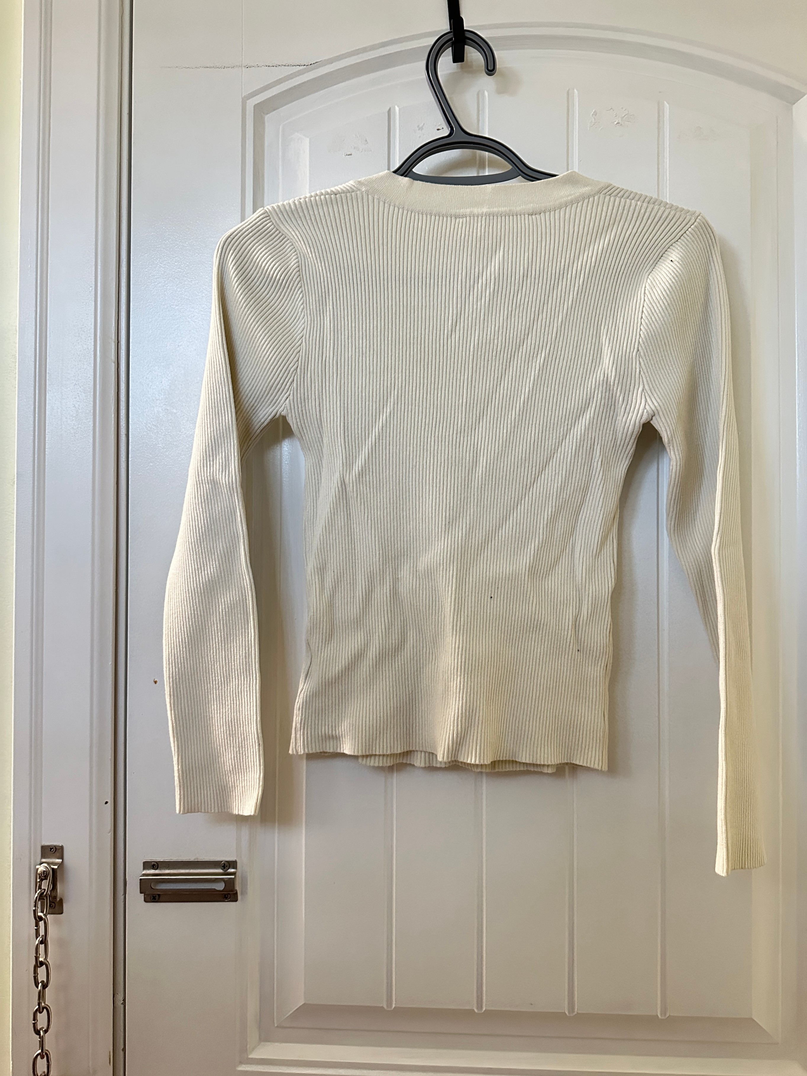 Love Ara - Off-White Knitted Long Sleeve Top - photo 2