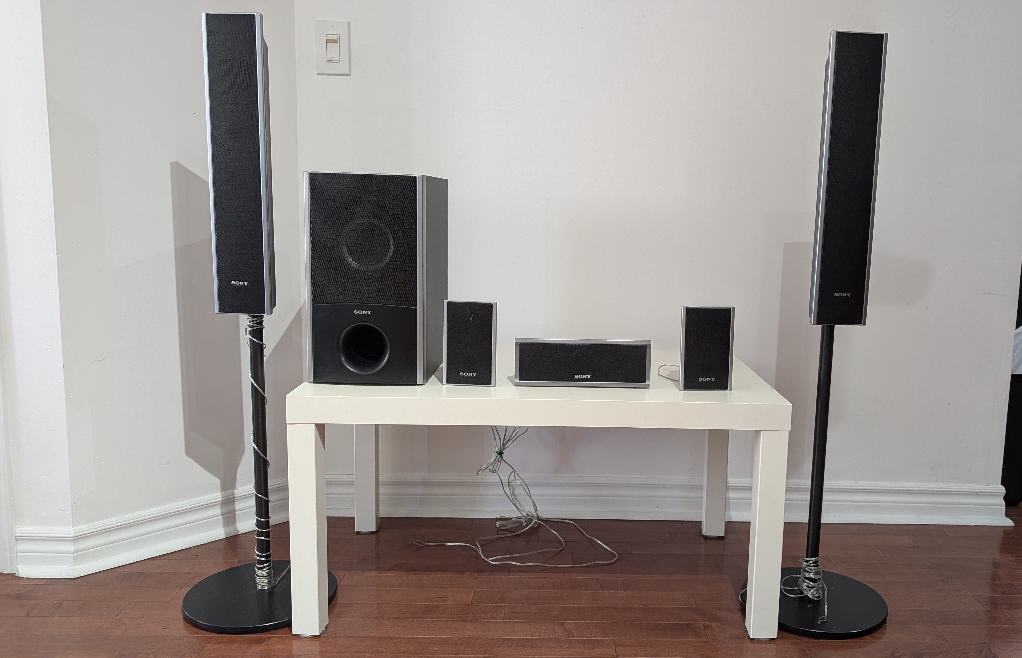 Sony STR-DE197 stereo receiver with 5 Sony speakers
