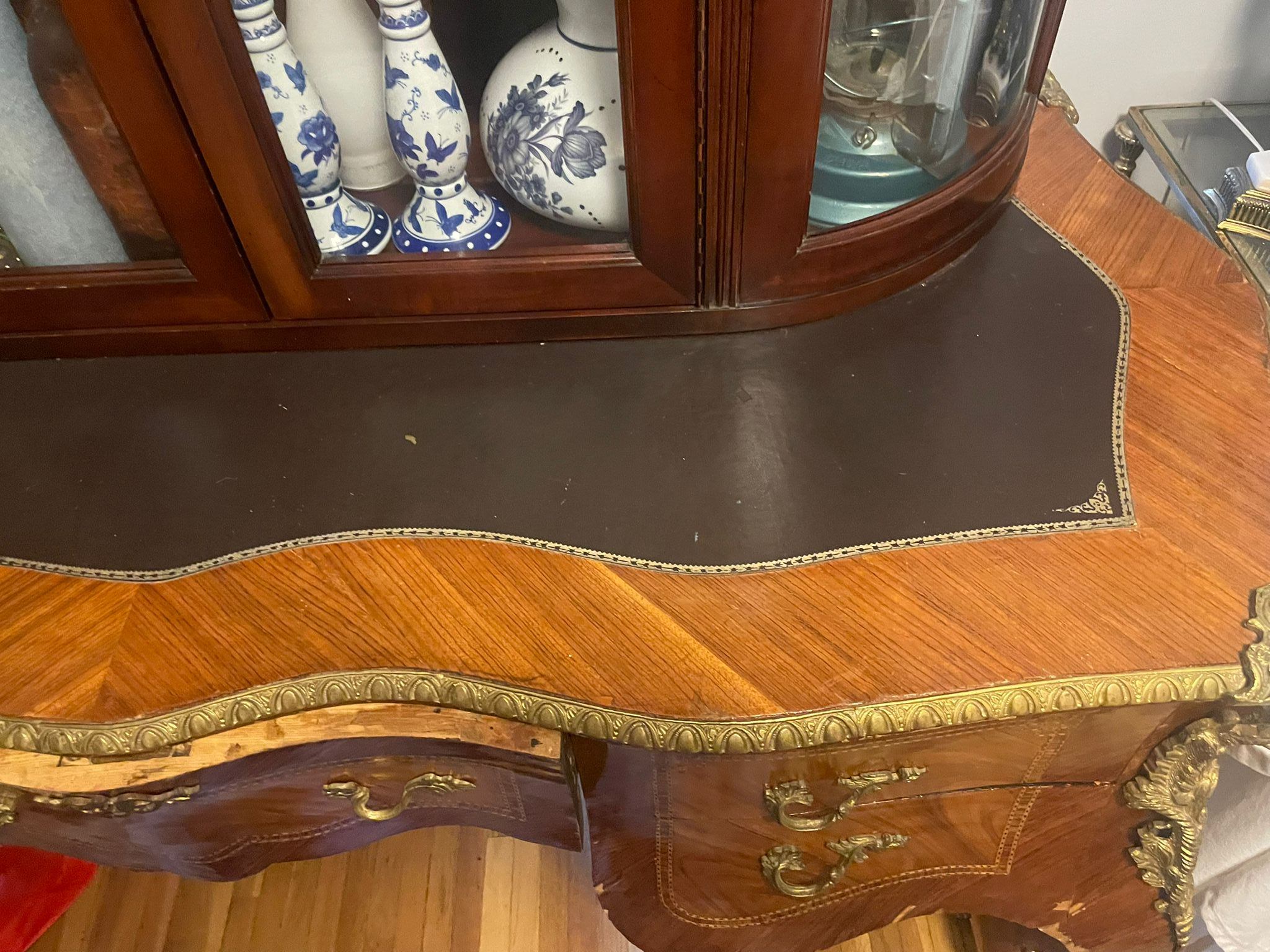 Vintage French-Style Writing Desk / Vanity Desk – $300 - photo 3
