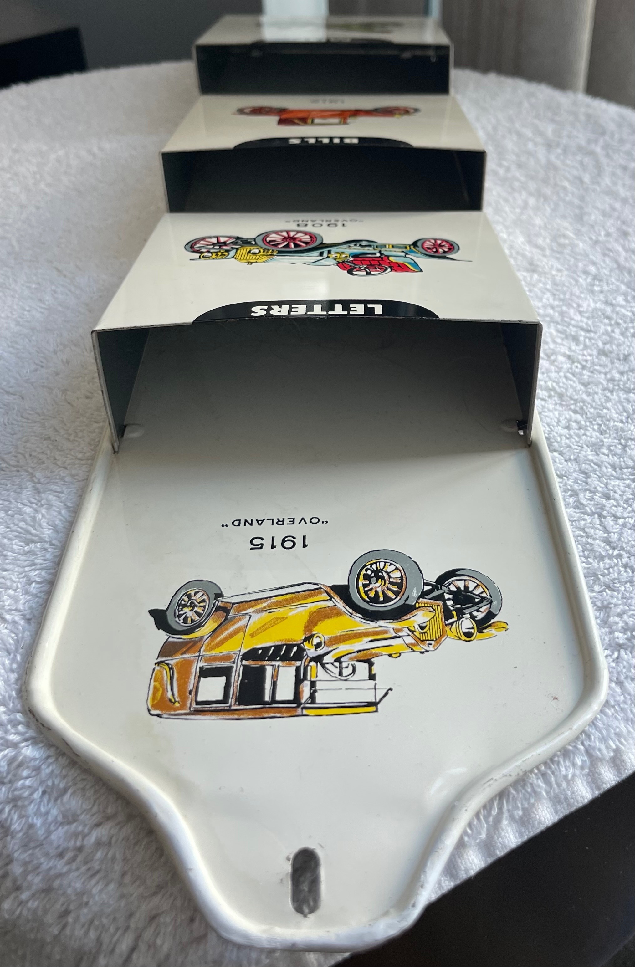 Vintage 1970s Metal Wall Mail Holder - Classic Cars (3-Tier) - photo 2