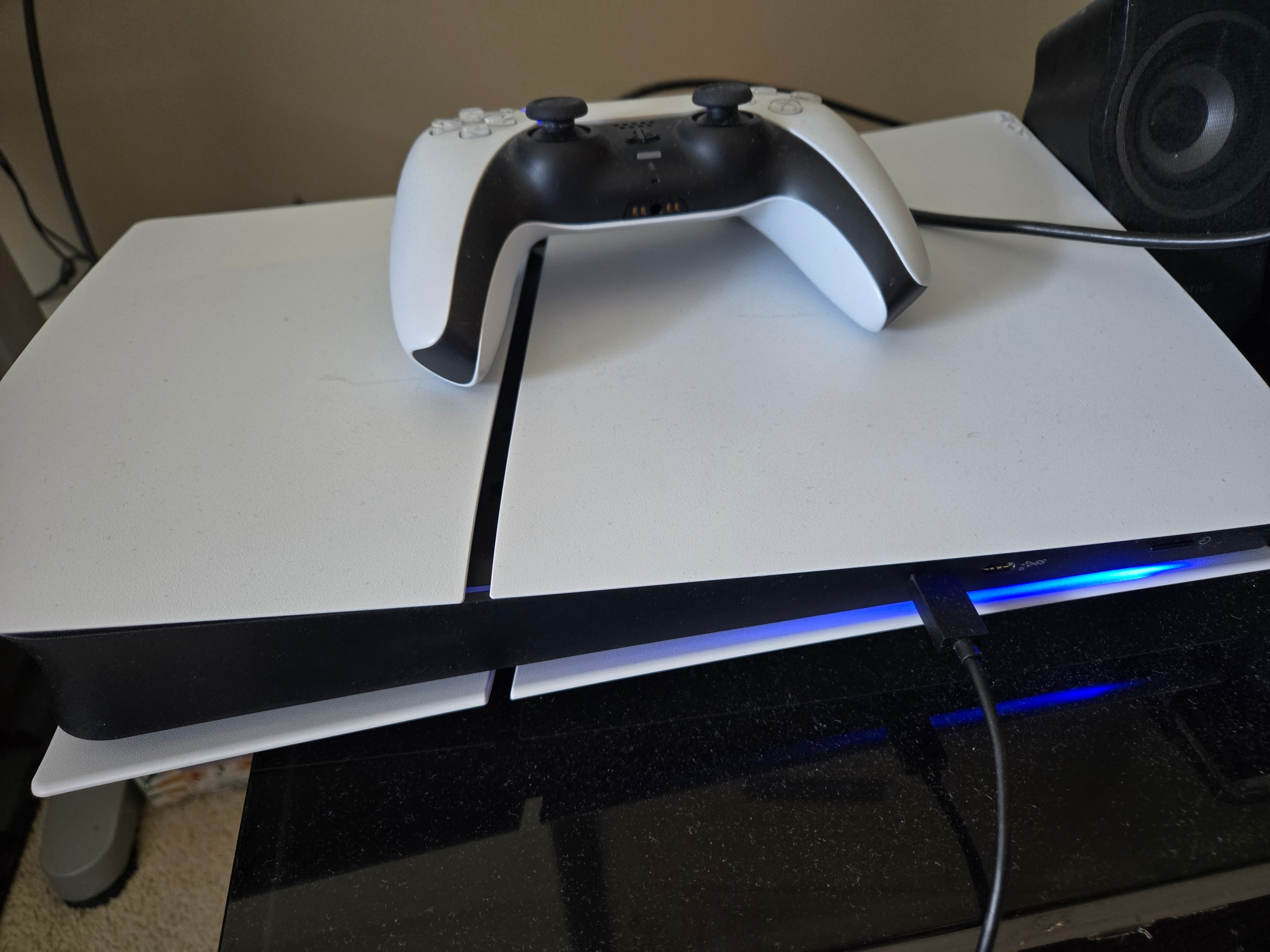 Playstation 5 PS5 Digital Edition 825GB/Go LIKE NEW - photo 2