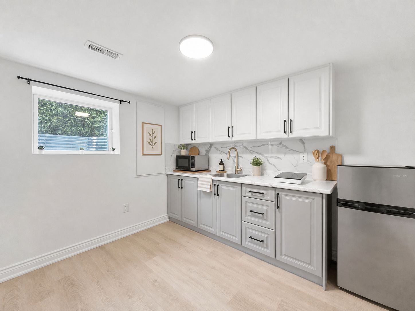Stunning, Brand New Modern Studio Apartment in Etobicoke - photo 4