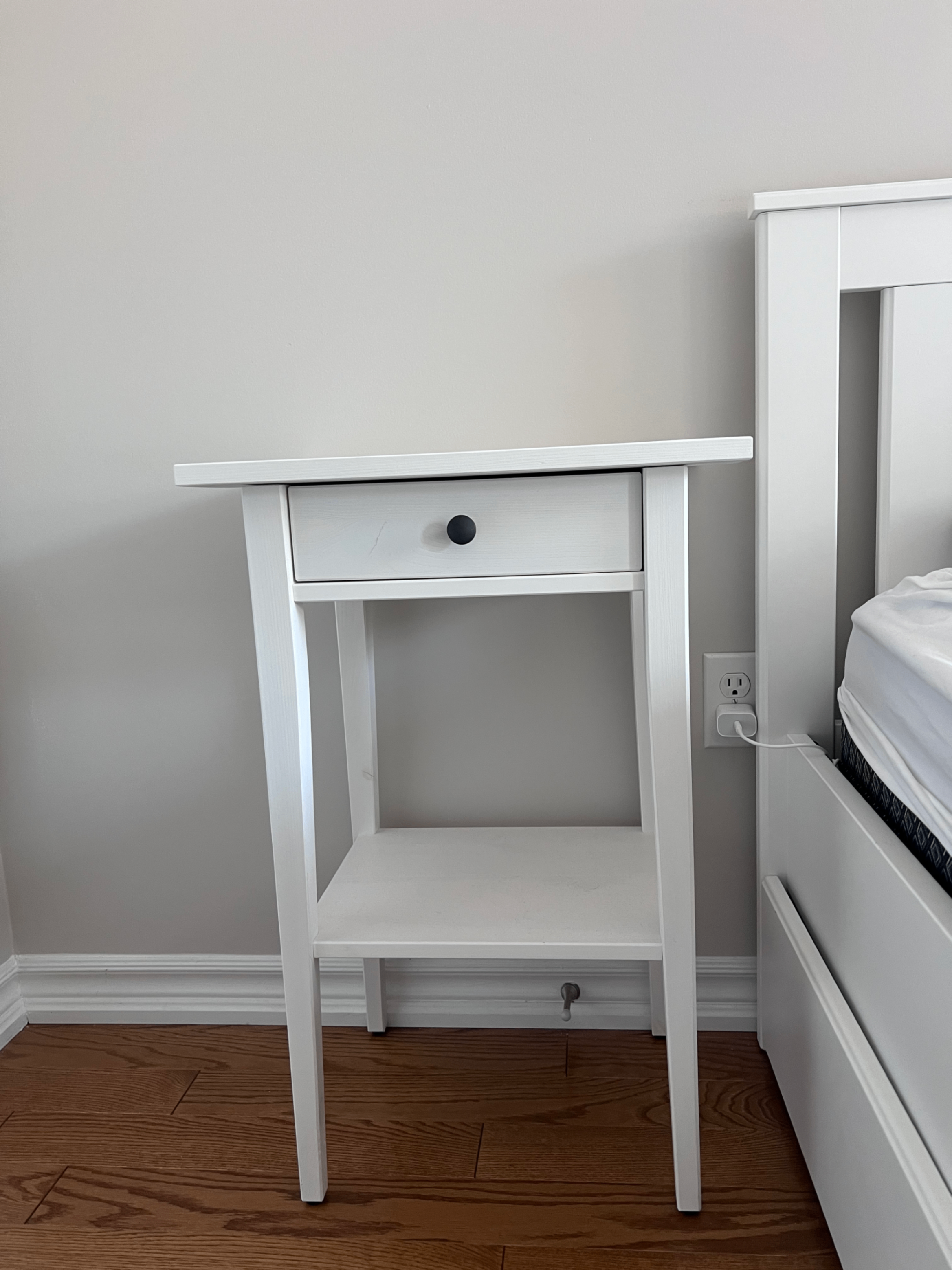 Complete Queen Bed Set: Bed Frame + Mattress + 2 Side Tables - photo 4