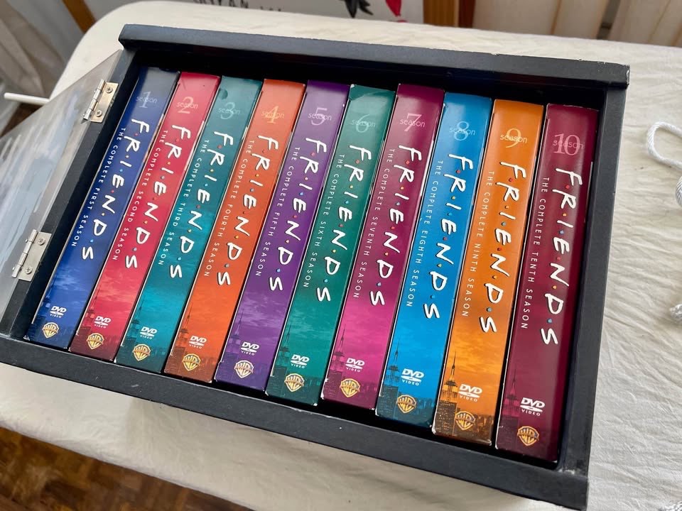 Friends: The Complete Series – Limited Edition Wooden Case