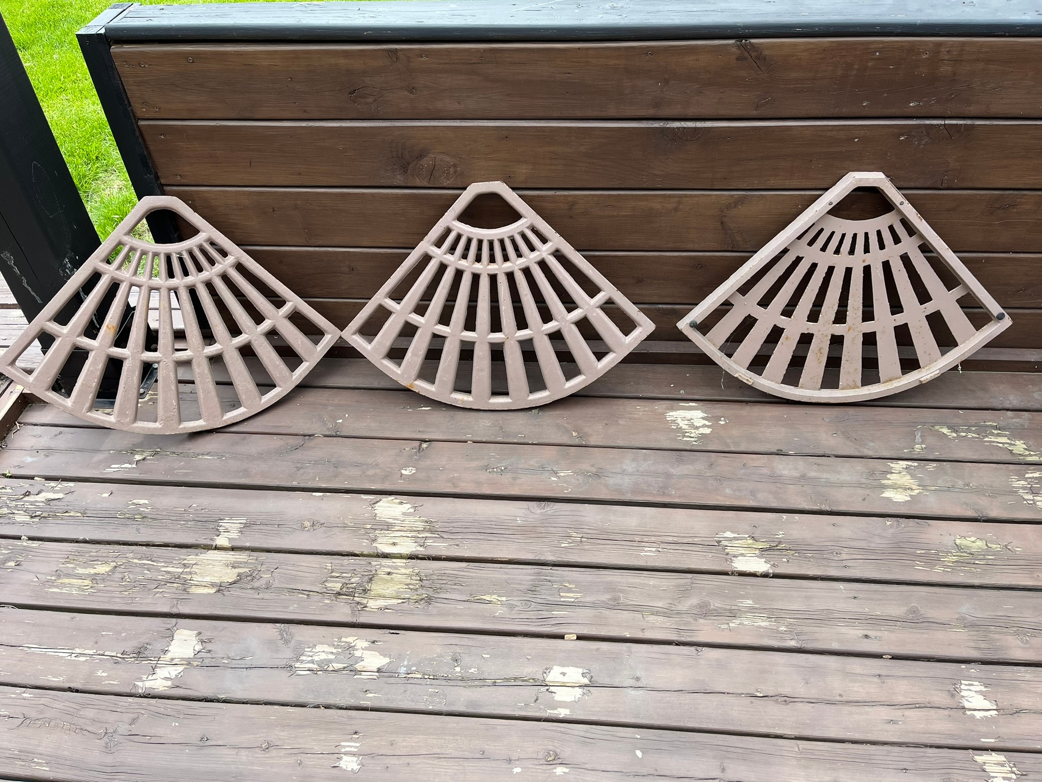 3 Fan-Shaped Metal Umbrella bases