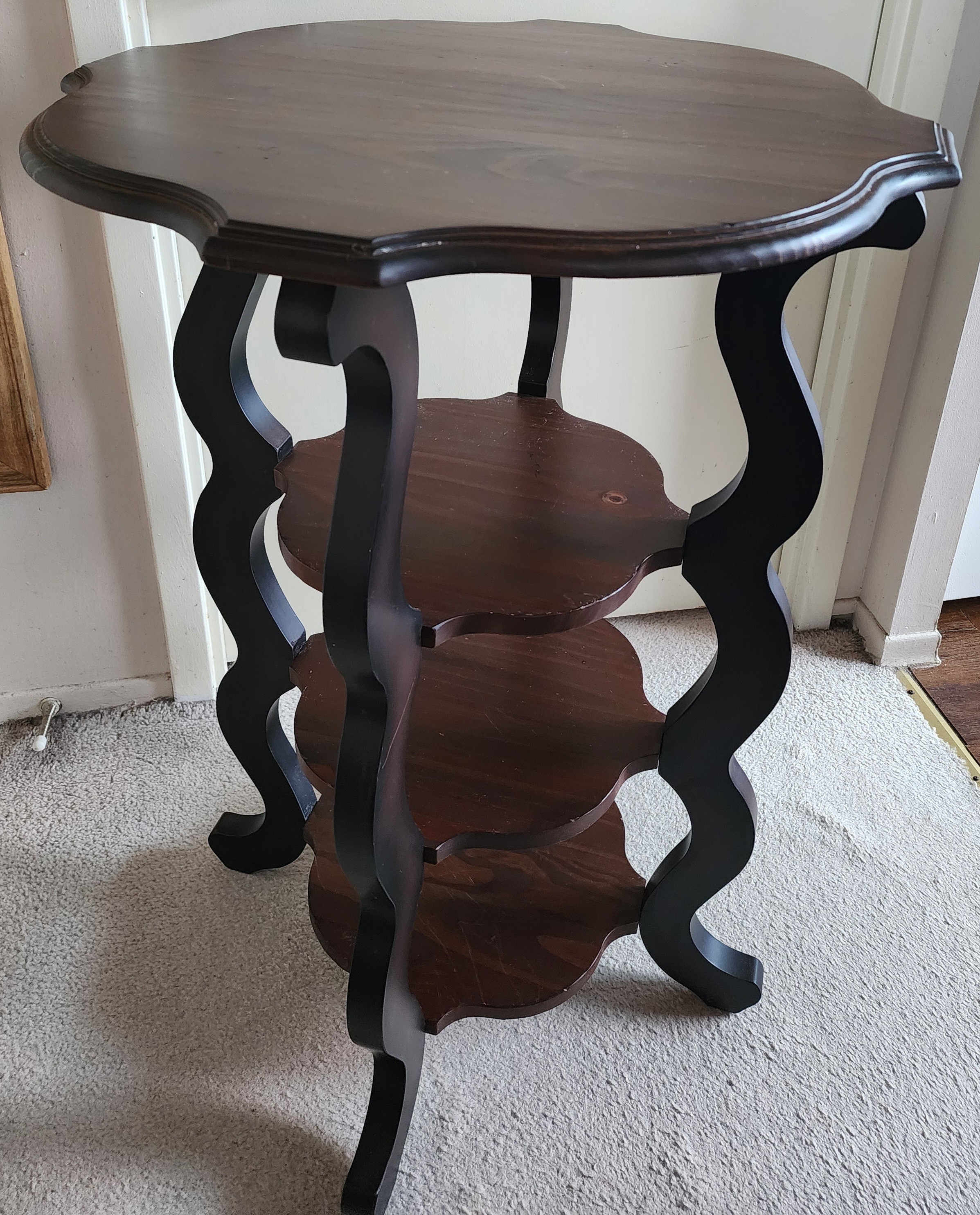 3‐Tier Wooden Accent Table – Decorative Scalloped Design