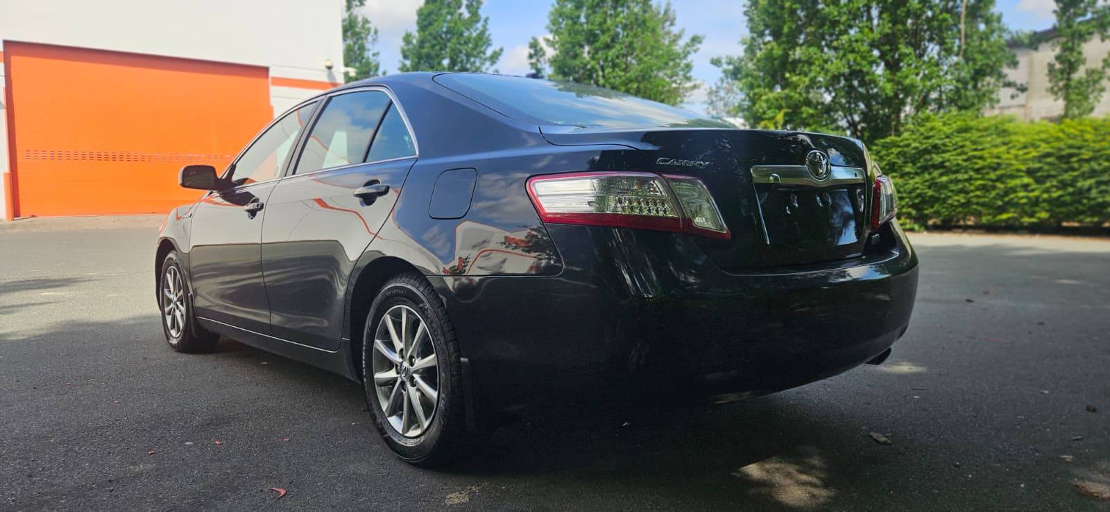 2011 Toyota Camry Hybrid - photo 2