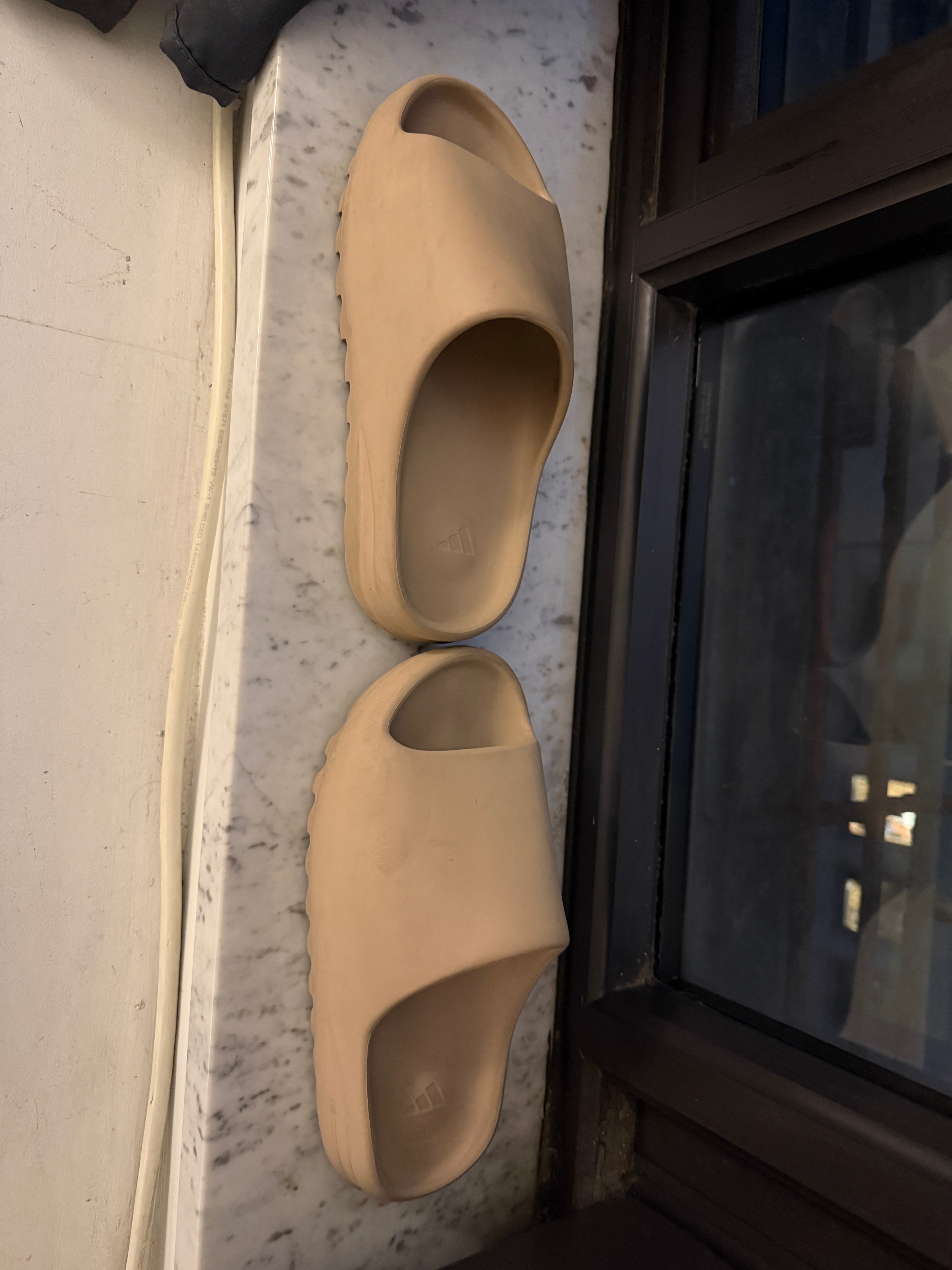 Yeezy slides - photo 3