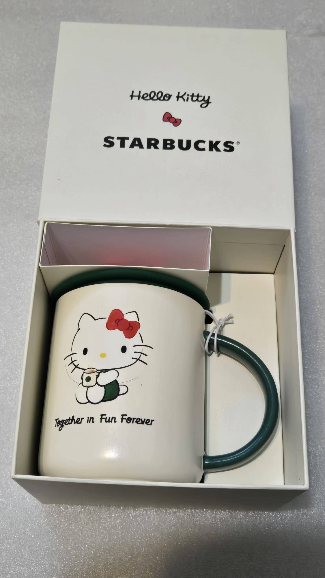 Starbucks and Hello Kitty: Ceramic mug
