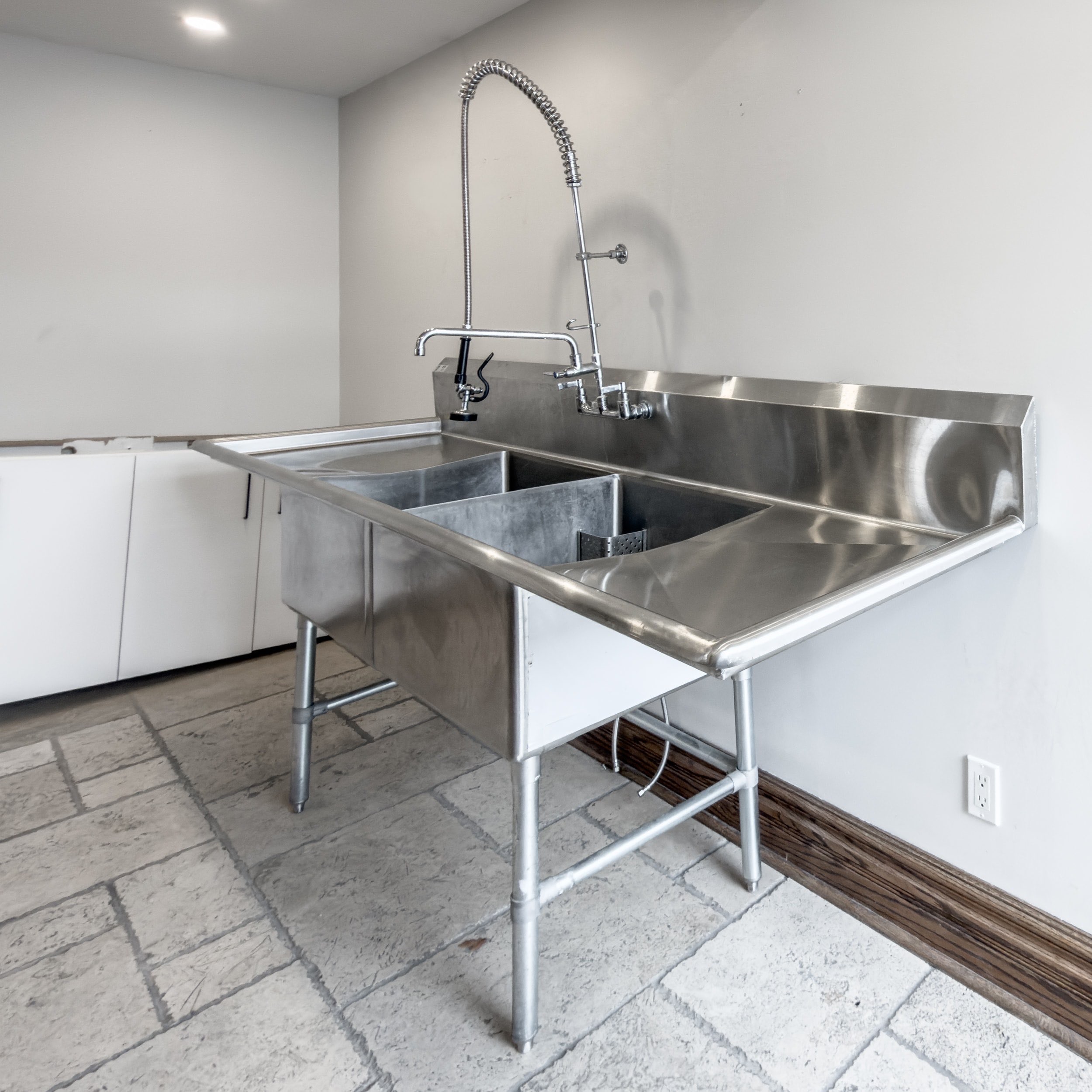 Tarrison Industrial Sink with Faucet and Pre-Rinse (96.5" x 30") - photo 3