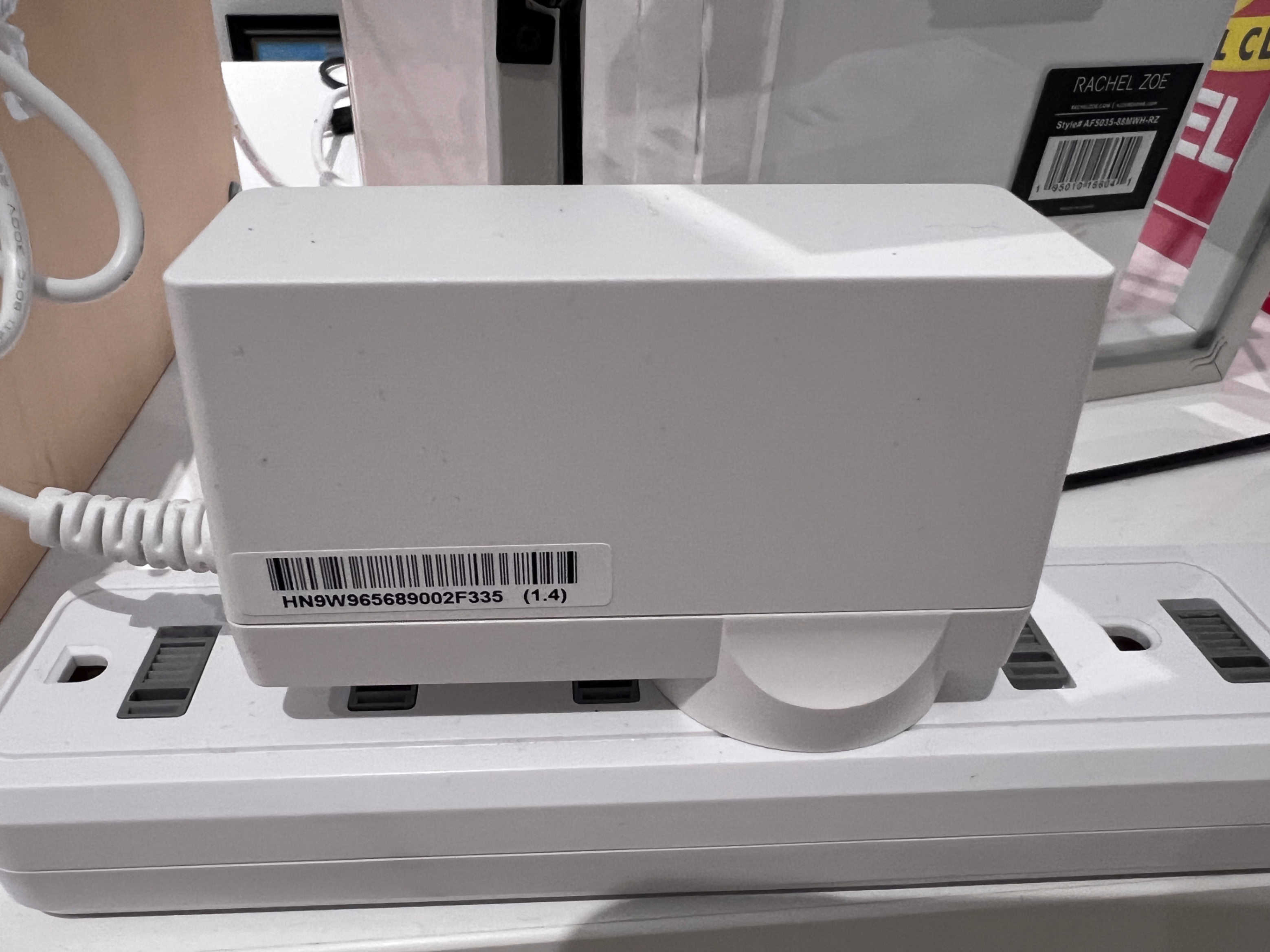 LG 27" 4K UHD Monitor (27UP650-W) - 2 Available - photo 4