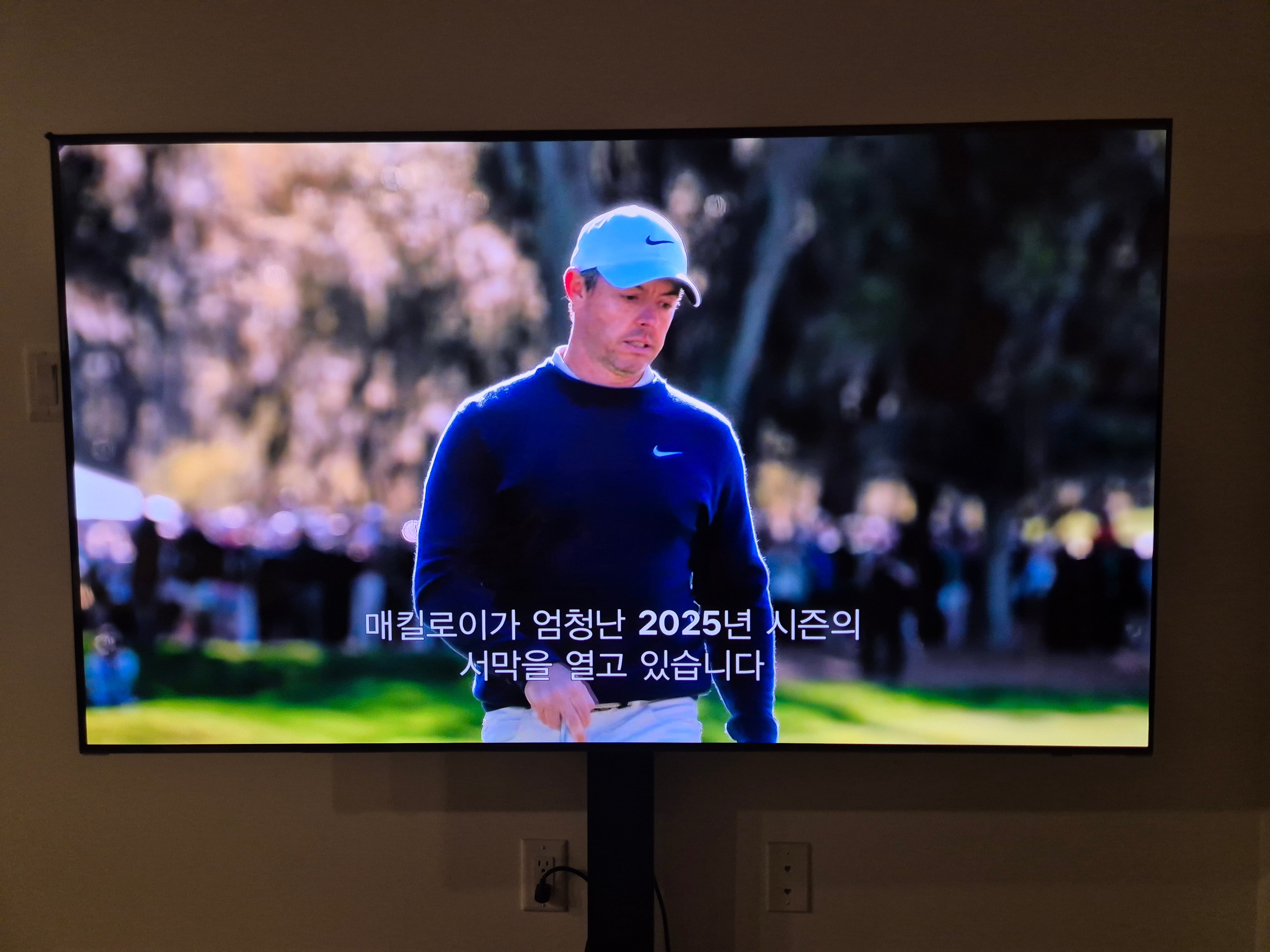 Samsung 65" S95B OLED 4K Smart TV + TV Stand–Excellent Condition - photo 5