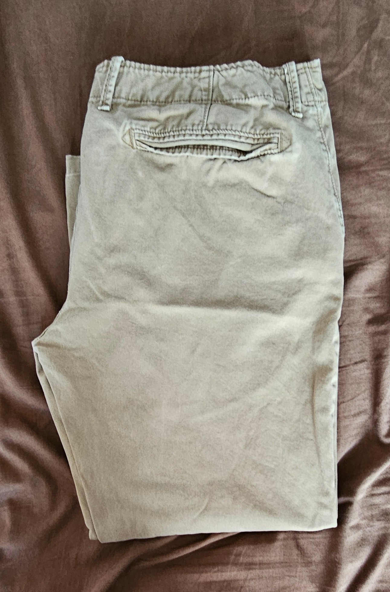 MEN'S KHAKI PANT WITH A NEW BELT (36 X 30)