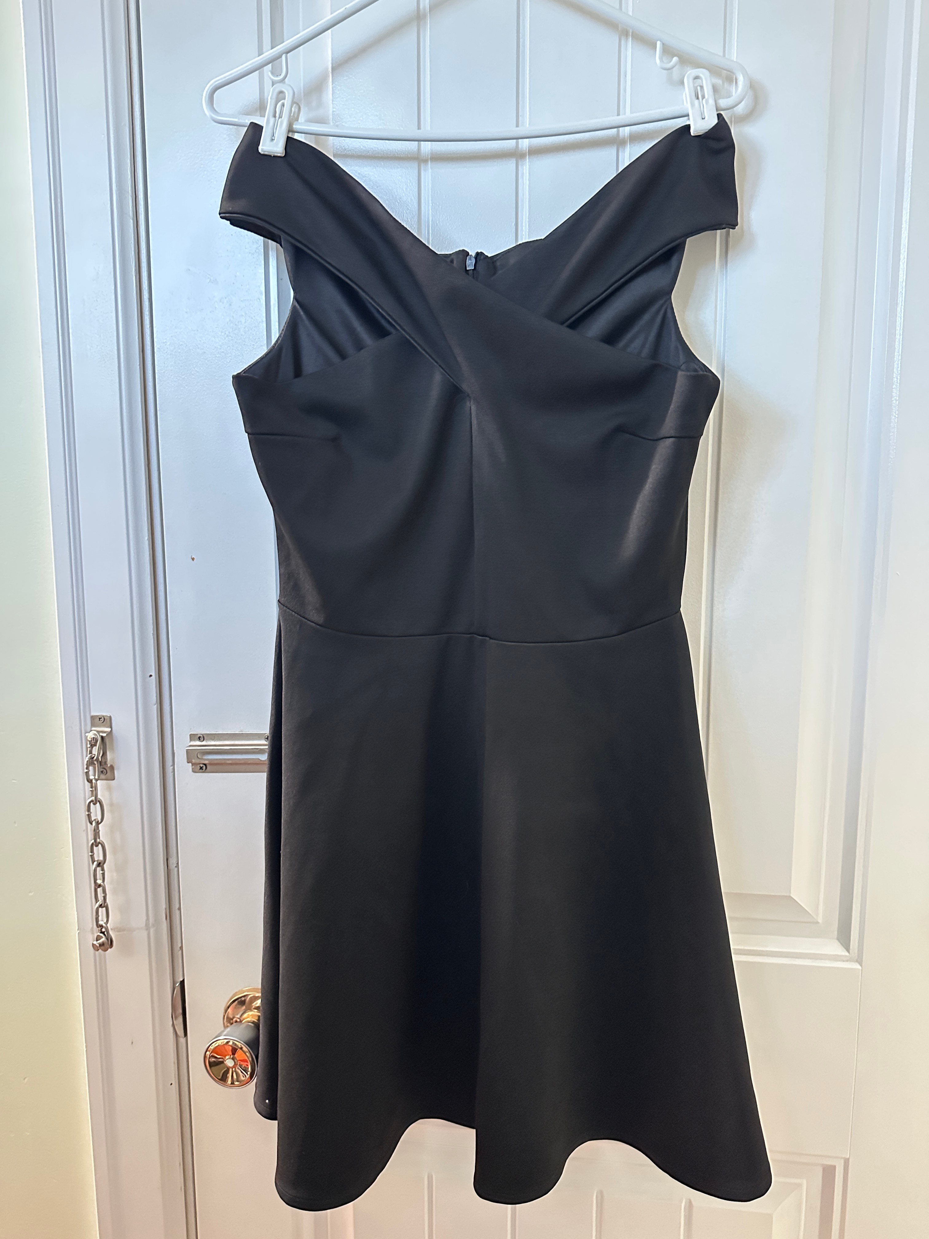 [new] Mags - Black Off-Shoulder Halter Dress