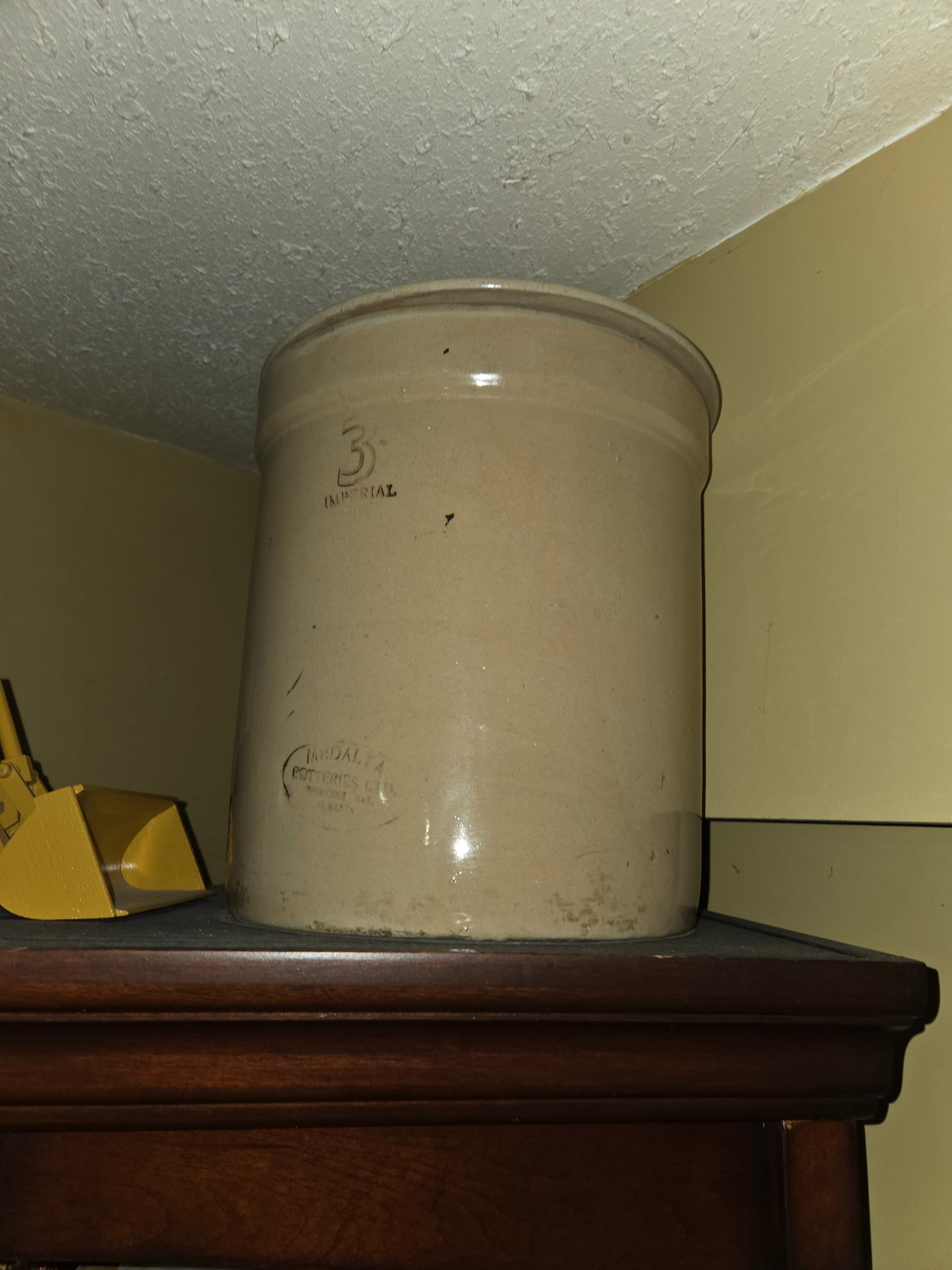3 Gallon Medalta Crock & lid