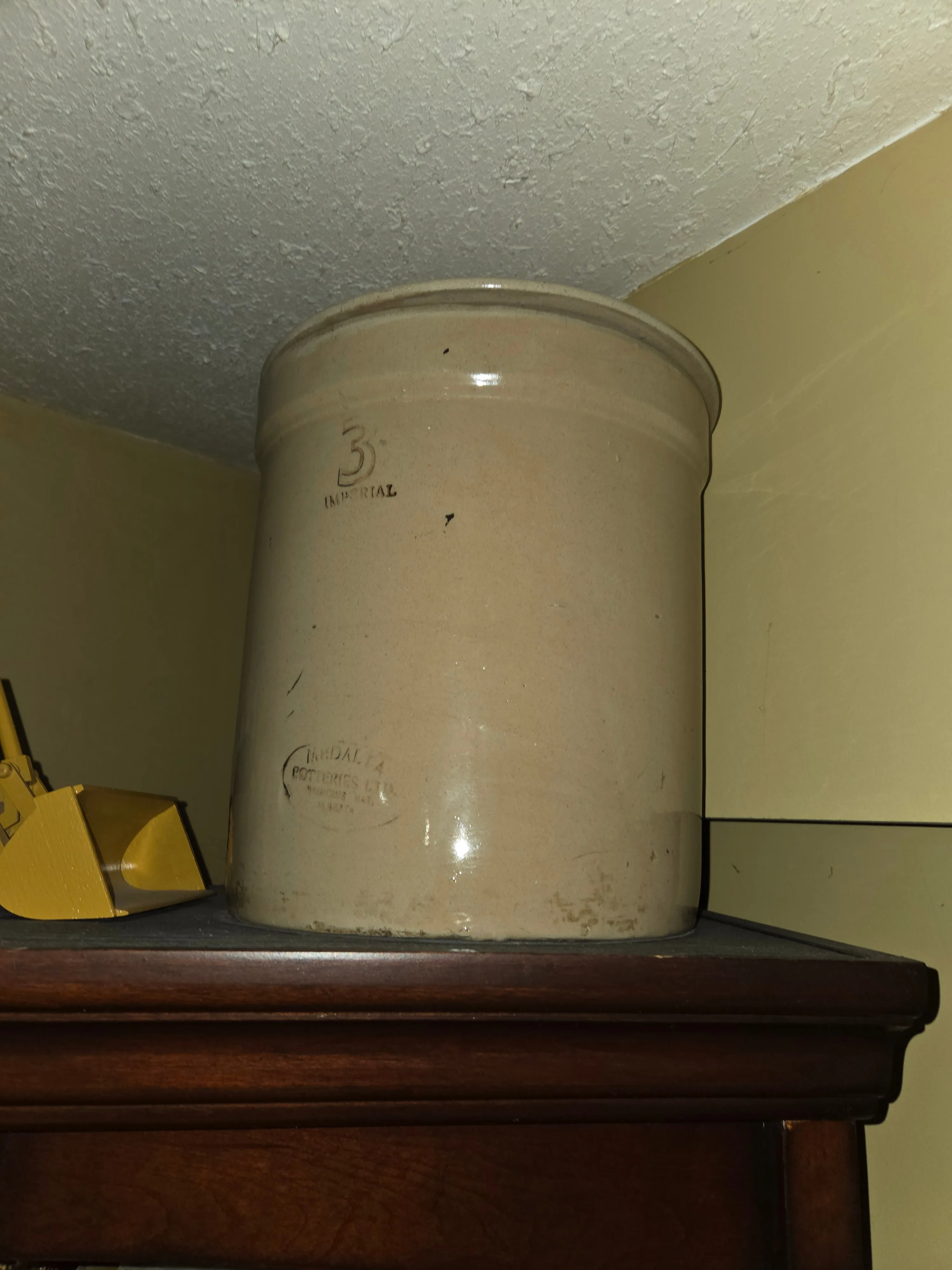 3 Gallon Medalta Crock & lid