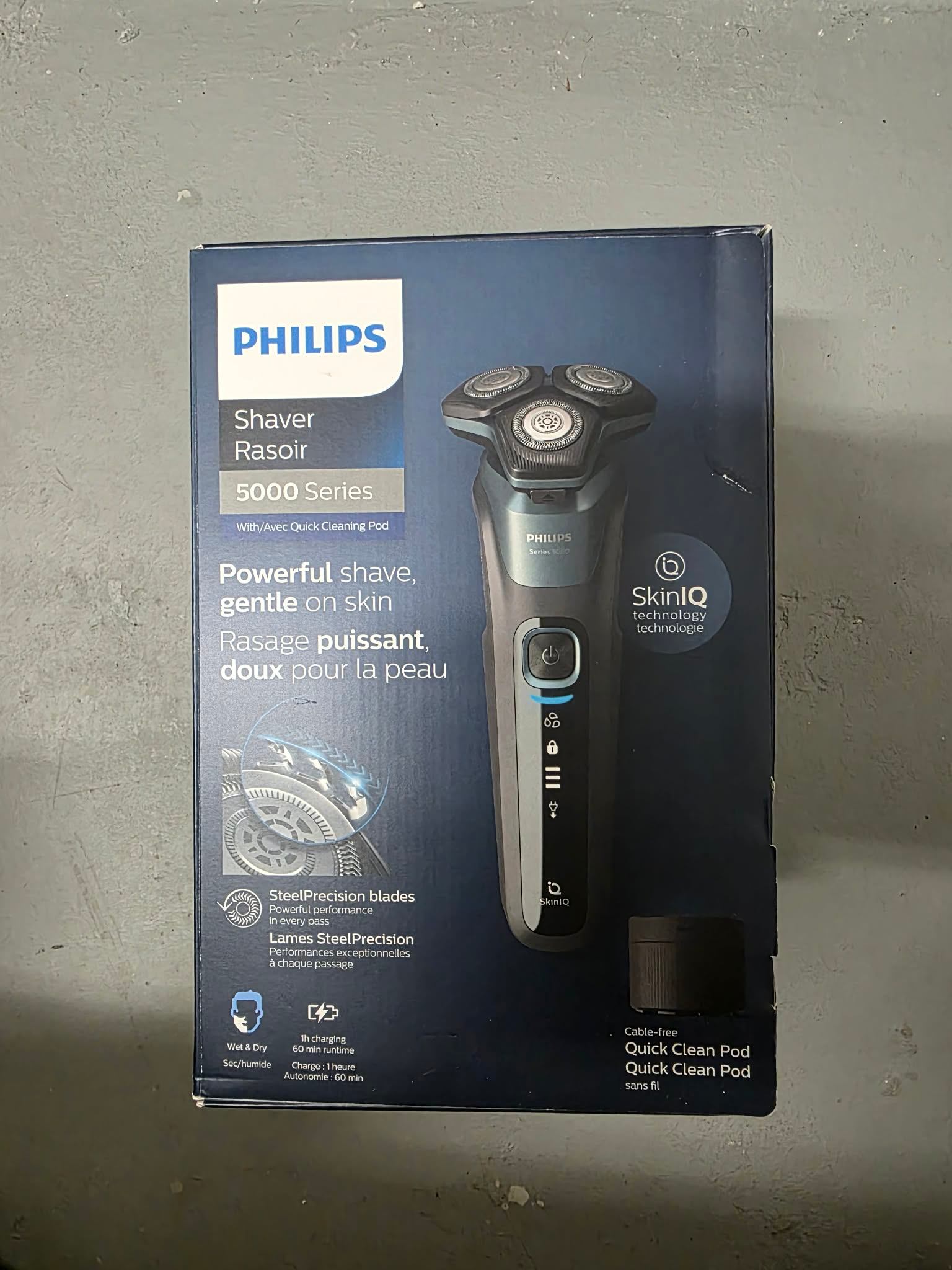 Philips Shaver 5000 Series with Cleaning Pod