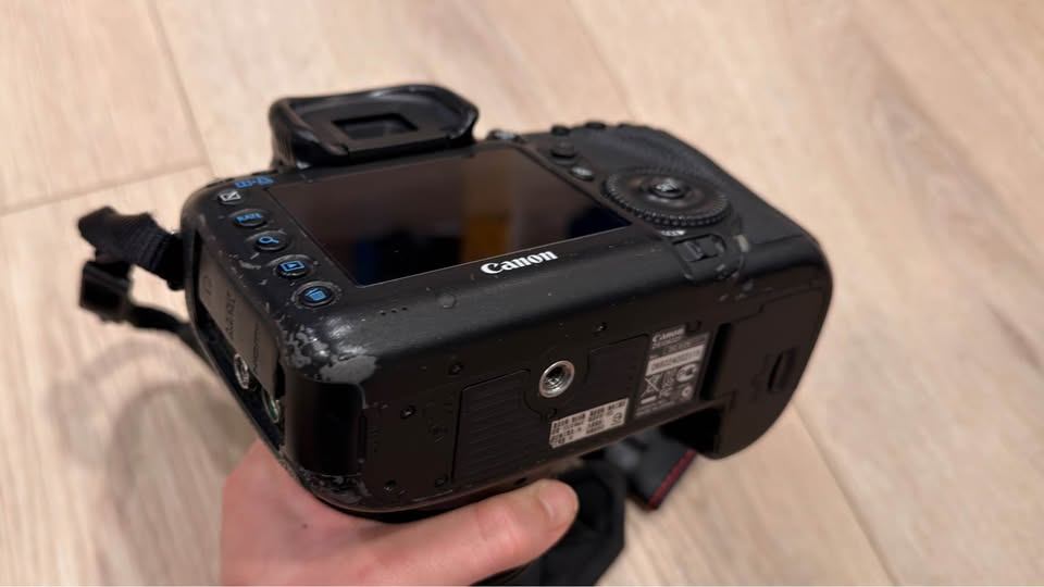 Canon 5D Mark III Full Frame w/ 50mm f/1.8& Battery Grip Bundle - photo 5