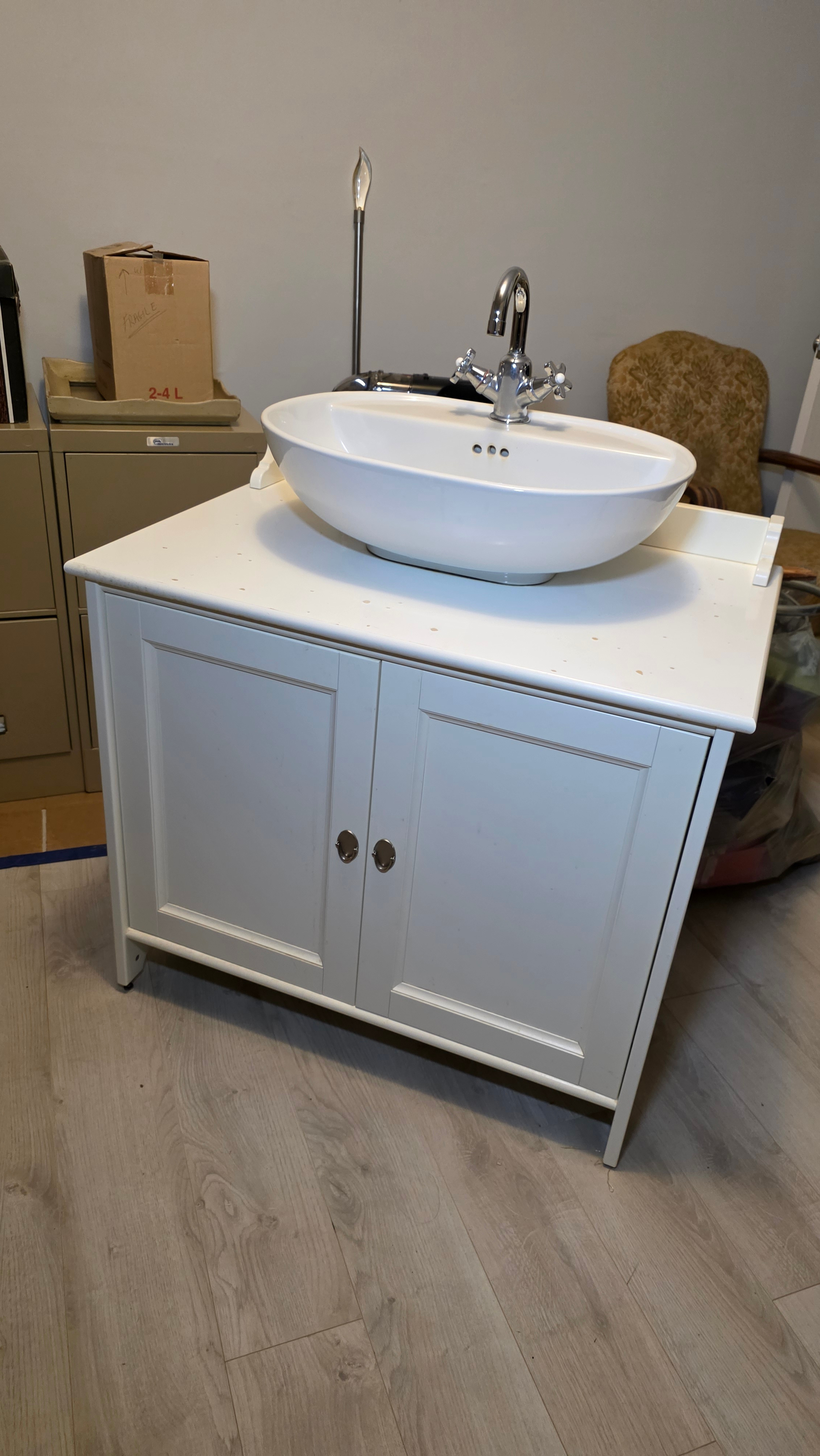 🚿 White Bathroom Vanity with Sink & Faucet 🚿 - photo 2