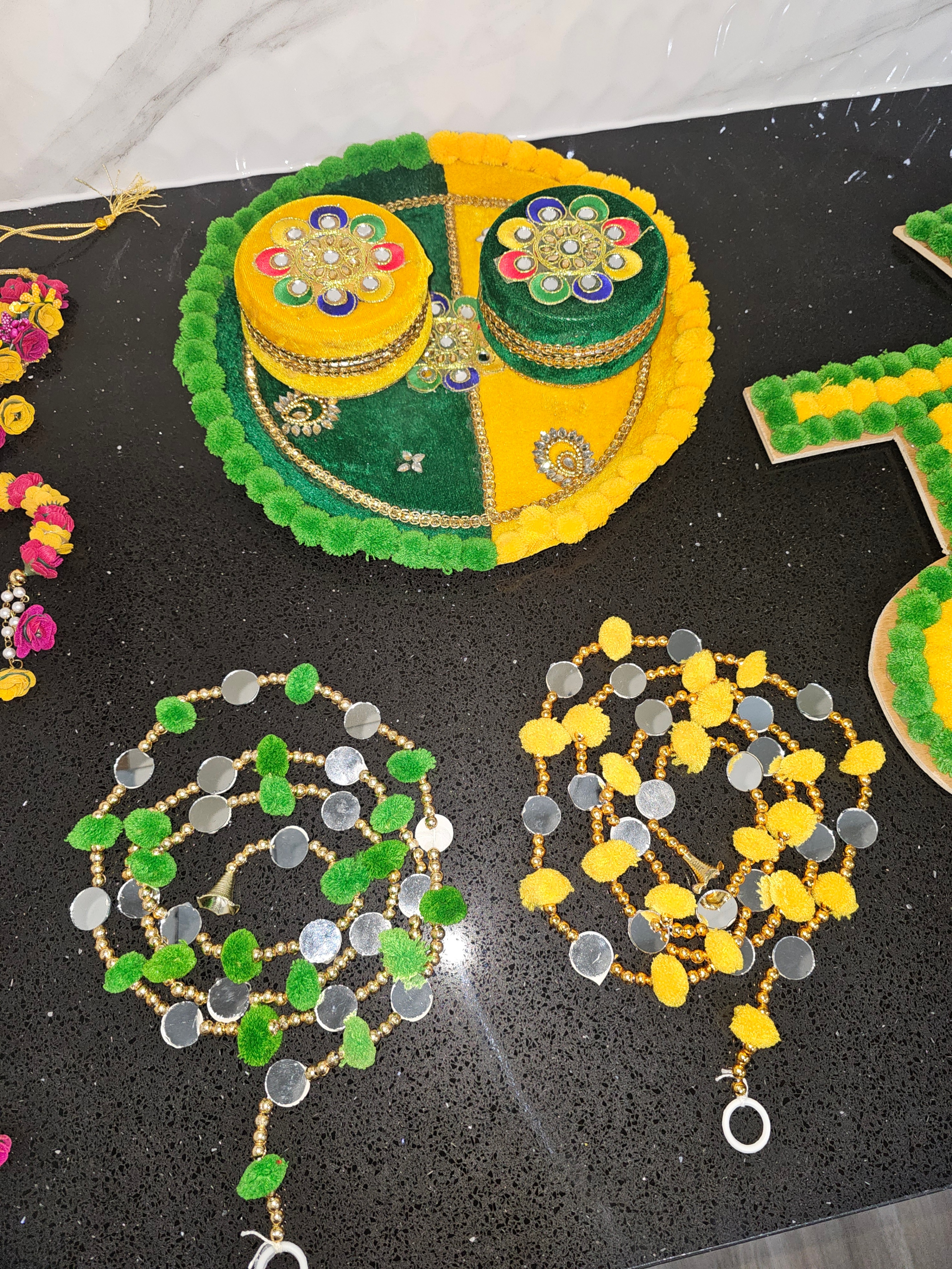 Indian Wedding Decorative Set with Flowers and Jewelry - photo 4