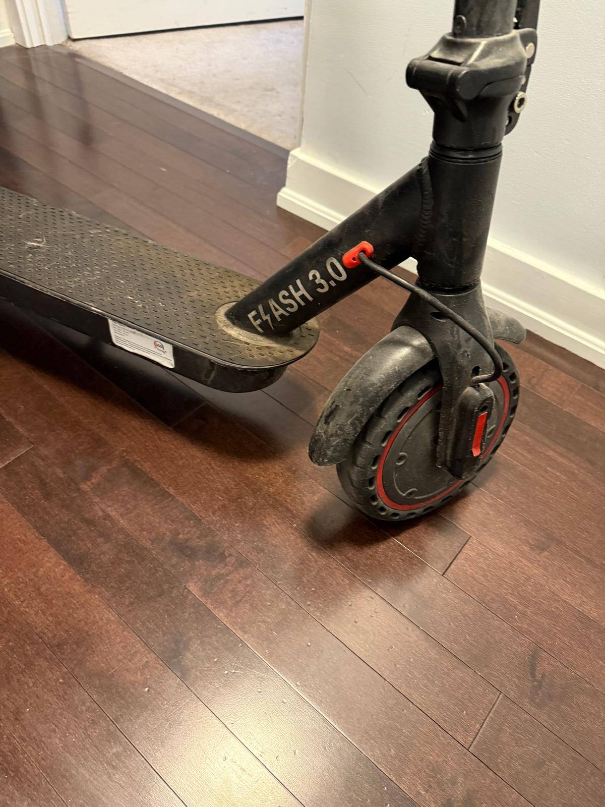 Gyrocopters Flash 3.0 E-Scooter $149.Like New Charger Included - photo 3