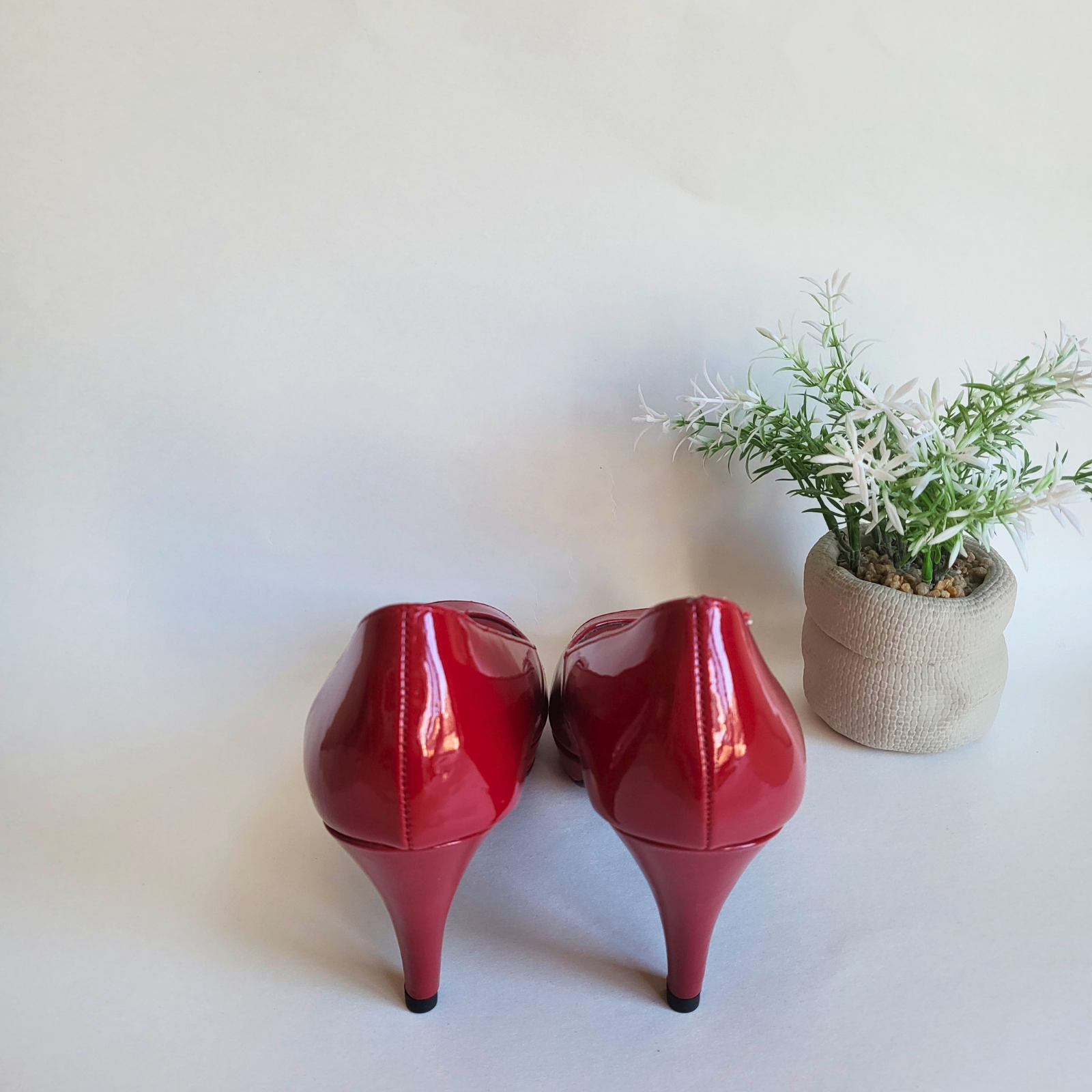 Stunning Bandolino Size 7.5 Red Heels! 👠 - photo 3