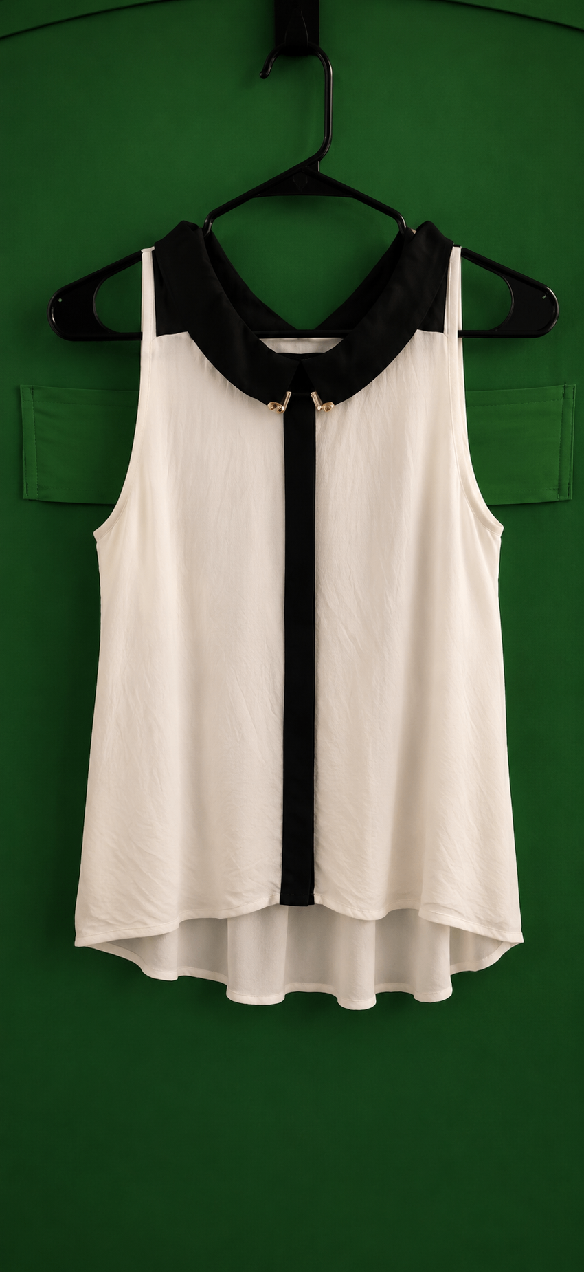 White & Black Sleeveless Zip Blouse