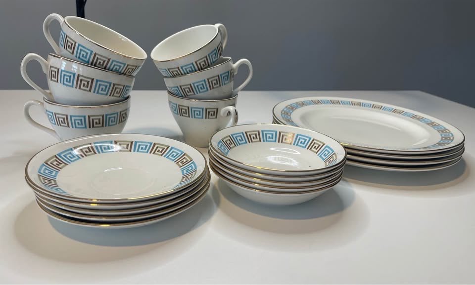22KT Gold Dinnerware Set - Vintage Winnertons “Ulysses” - photo 3