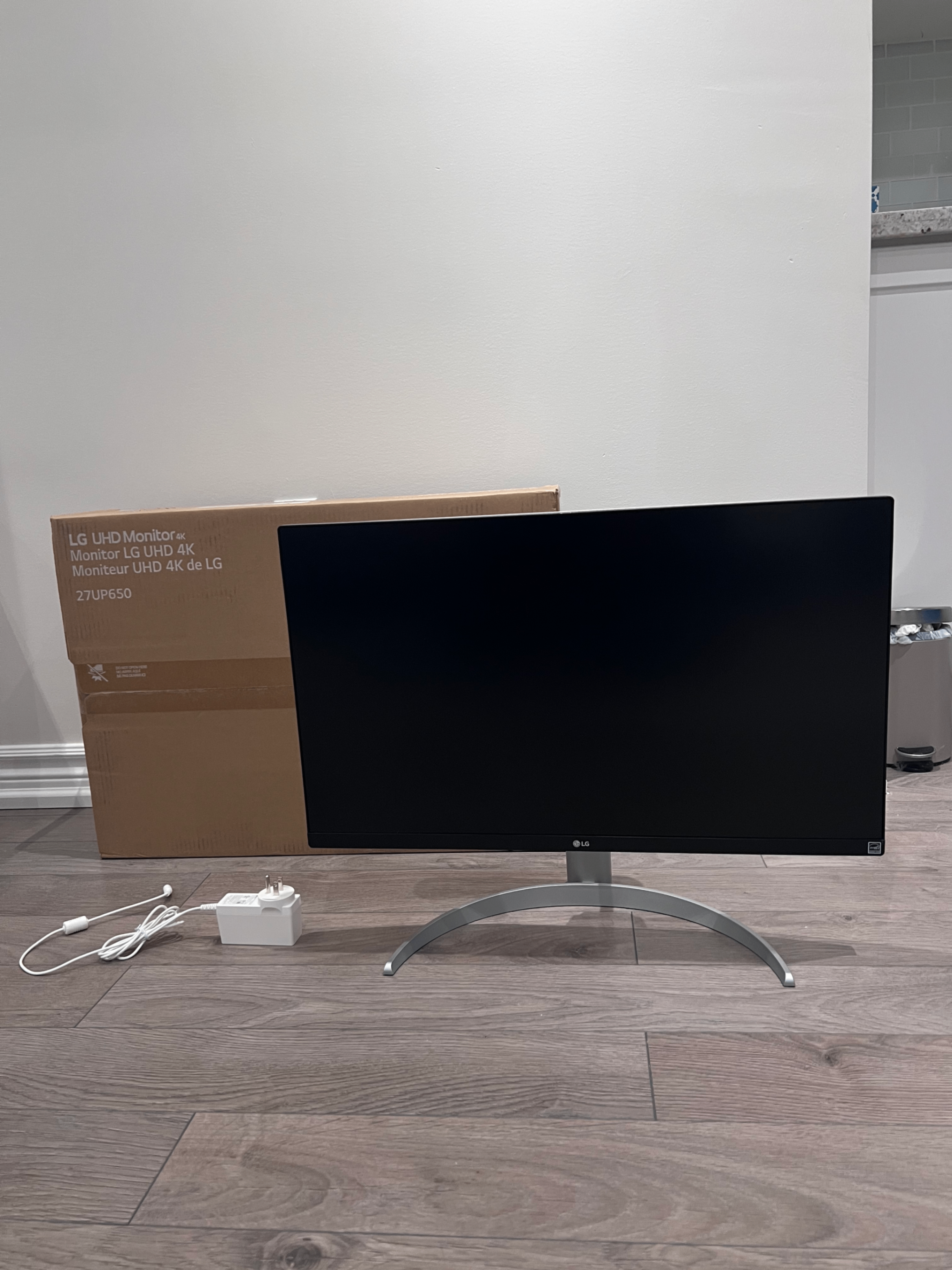 LG 27" 4K UHD Monitor (27UP650-W) - 2 Available - photo 3