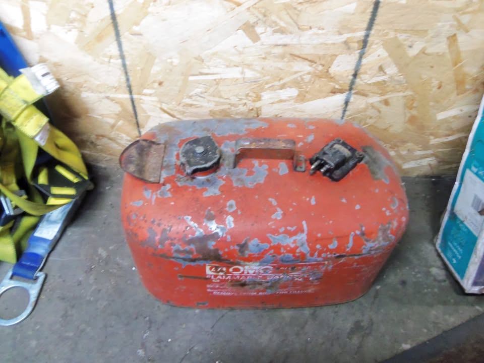 vintage OMC (Outboard Marine Corporation)metal fuel tank