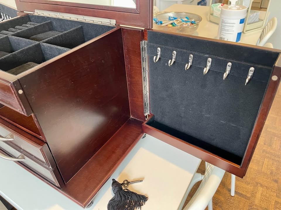 Large Wooden Jewelry Chest with Mirror & Locking Key - photo 5