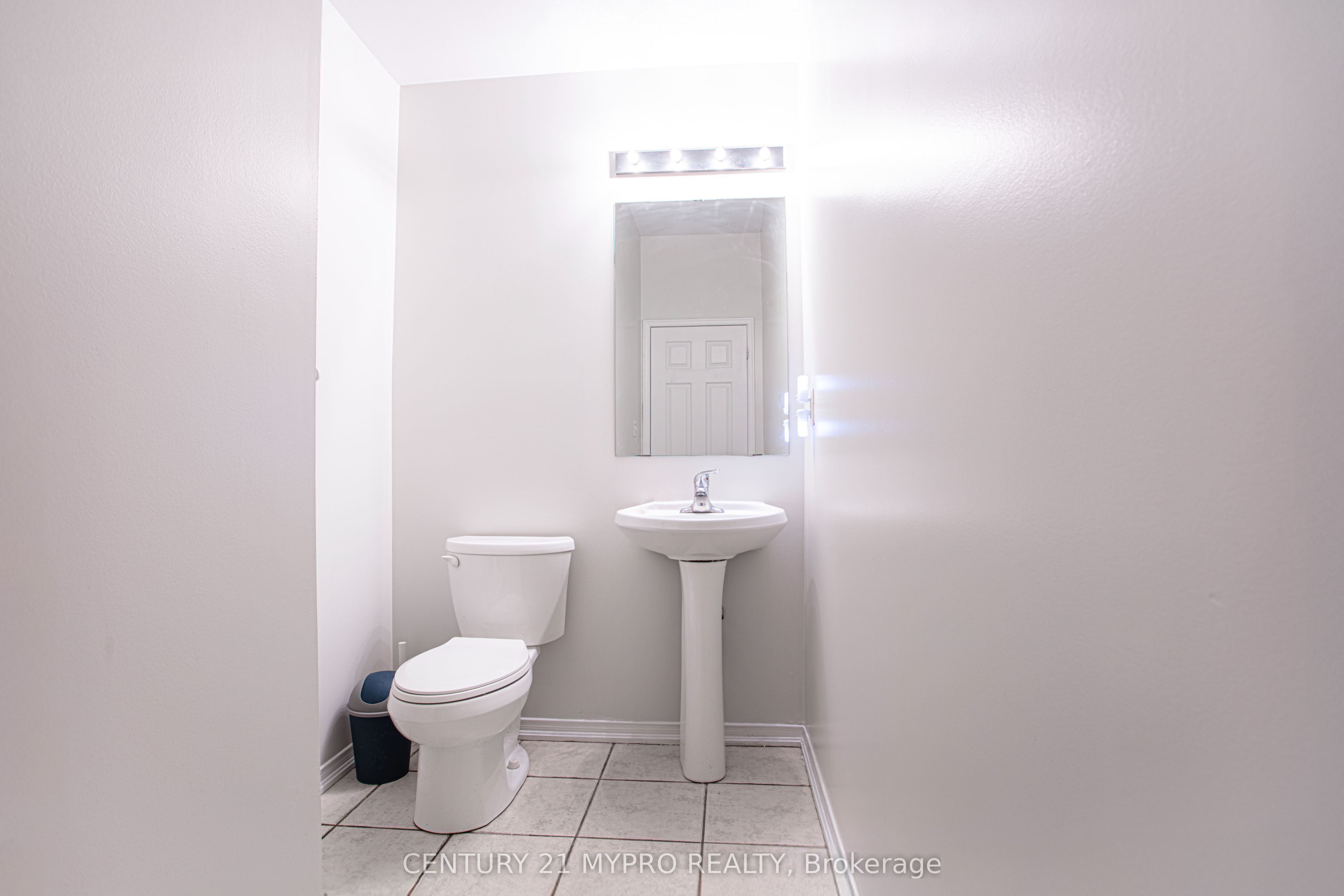 【female only】York Uni. 1 room shared washroom - photo 5