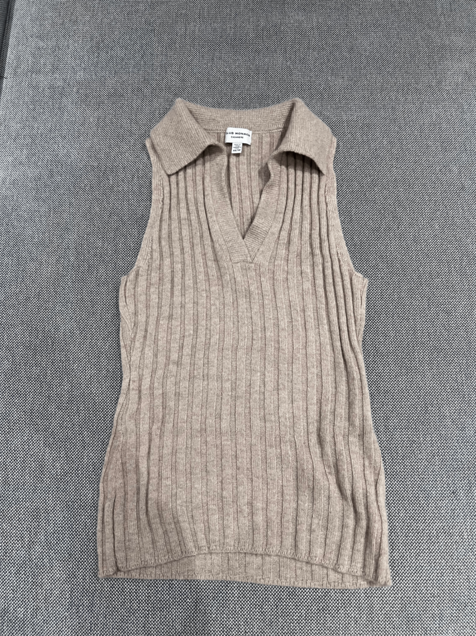 Club Monaco women cashmere top (XS)