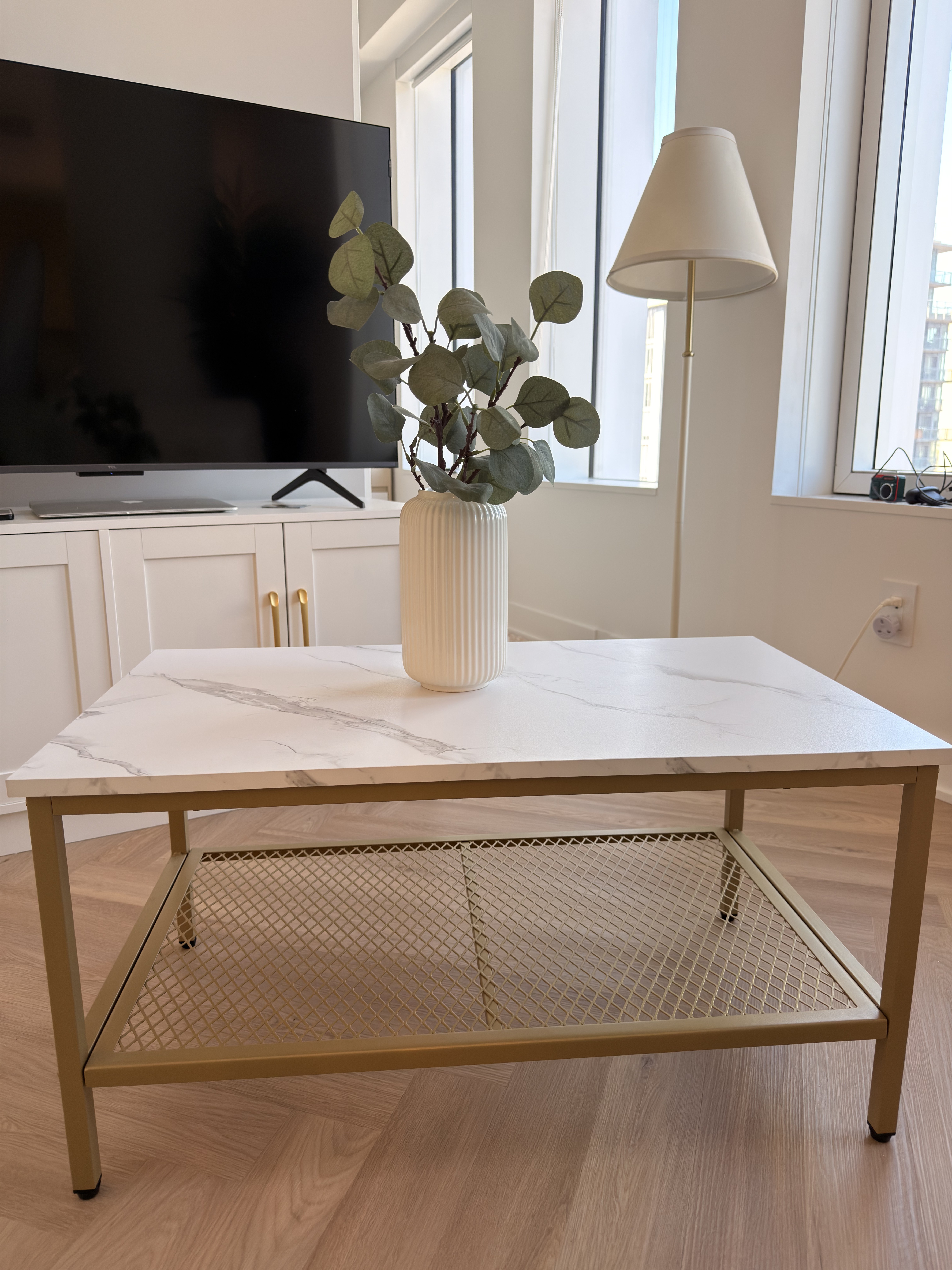 Modern White Faux Marble Coffee/Centre Table with Gold Frame - photo 3