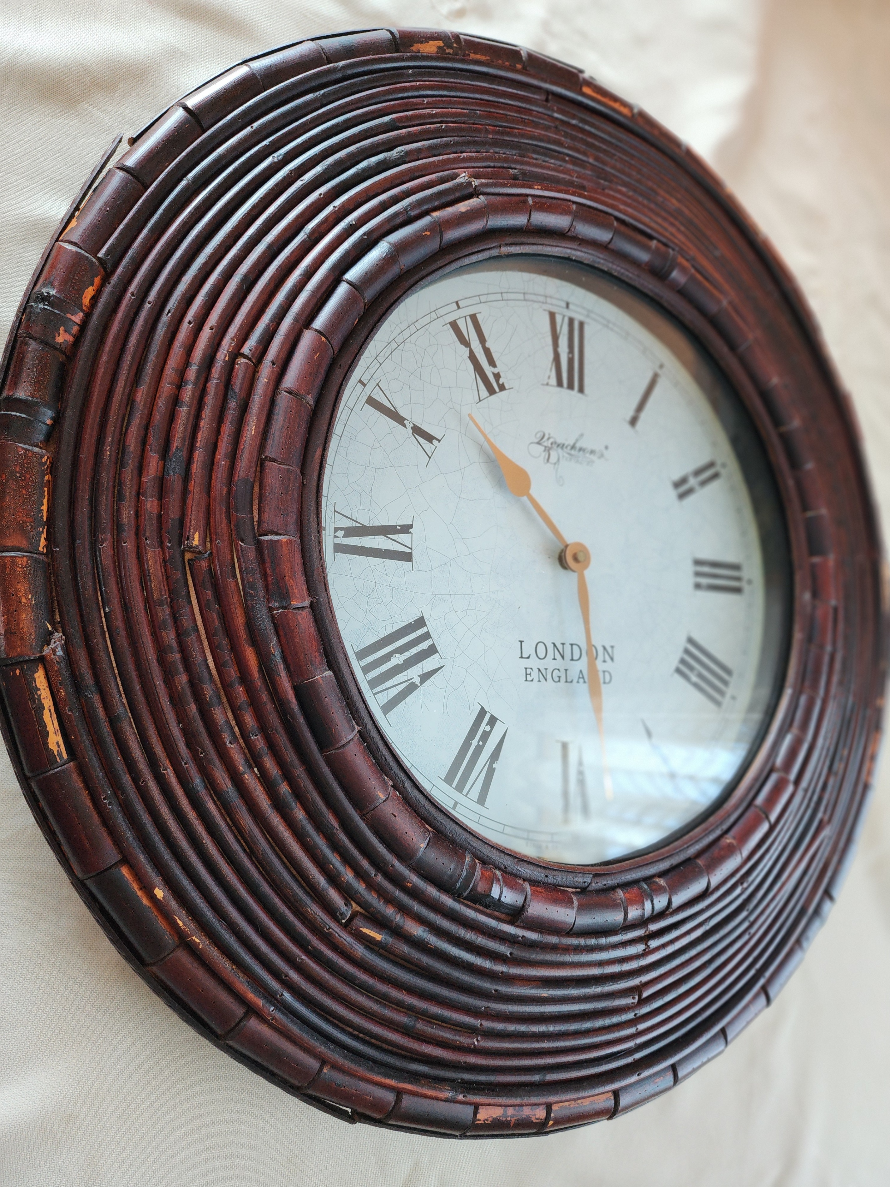 Vintage‐style wall clock with dark wood frame and Roman numerals - photo 3