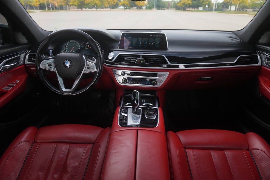 BMW 750i xDrive Sedan - photo 2