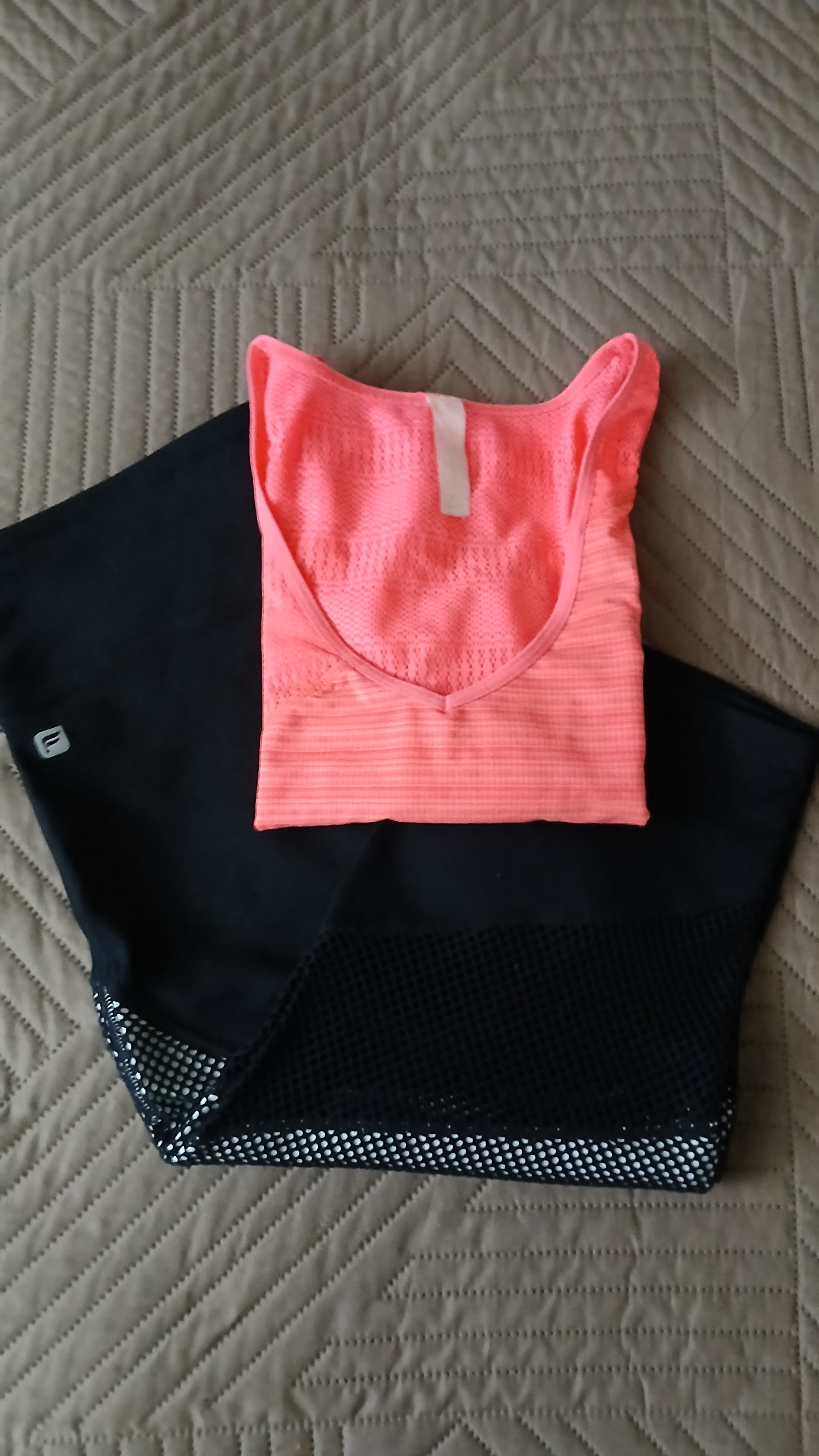 Diadora Pink Tank With Fabletics Capri Leggings, Small - photo 2
