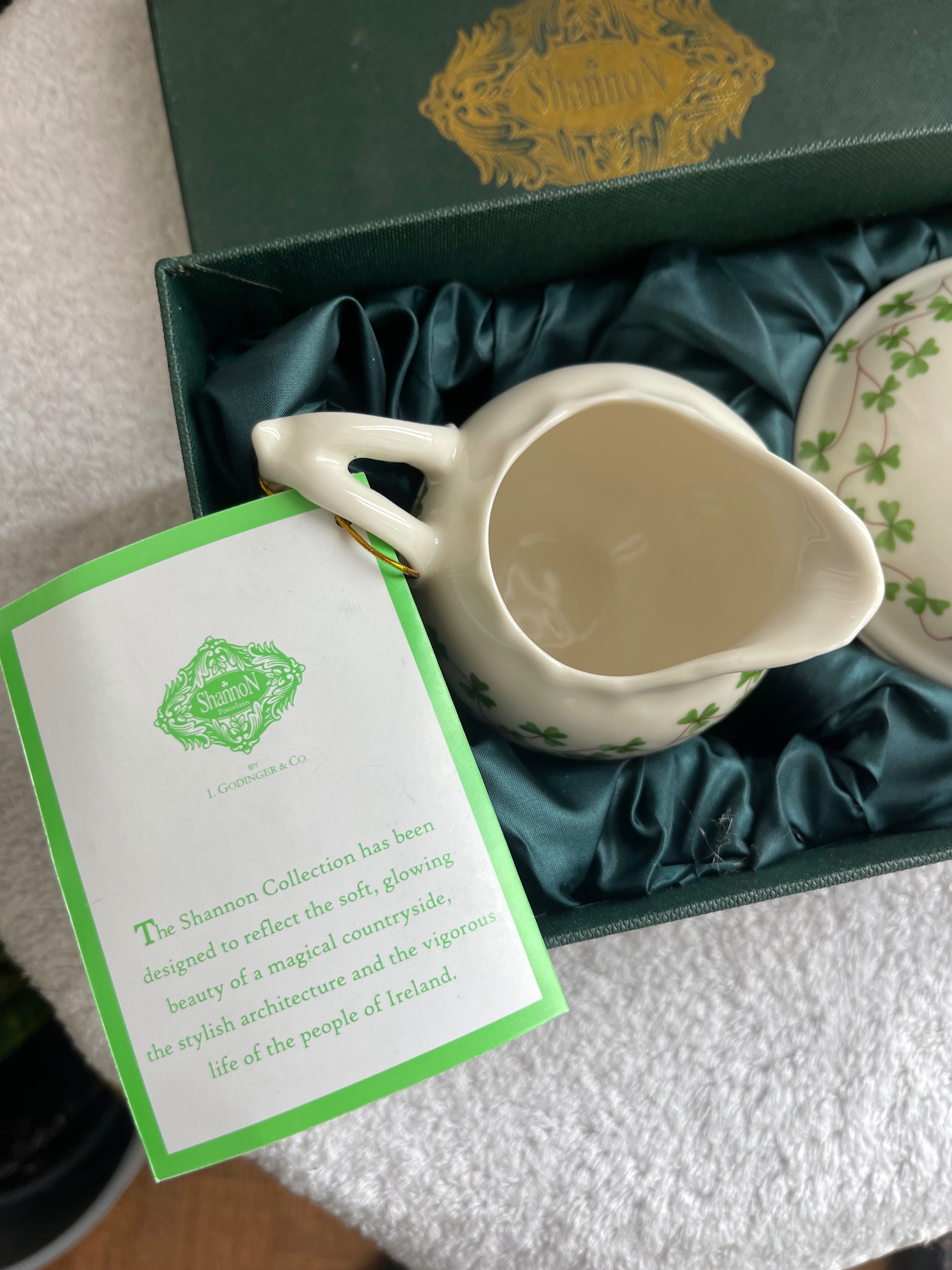 NIB Shannon Fine Porcelain Shamrock Sugar & Creamer Set - photo 4