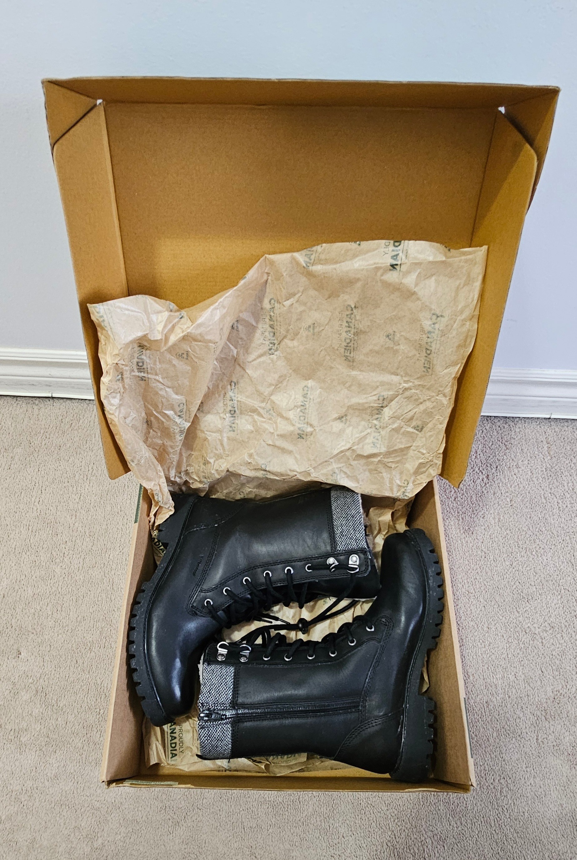 BRAND NEW IN BOX KAMIK WOMEN'S WINTER BOOT - SIZE 9