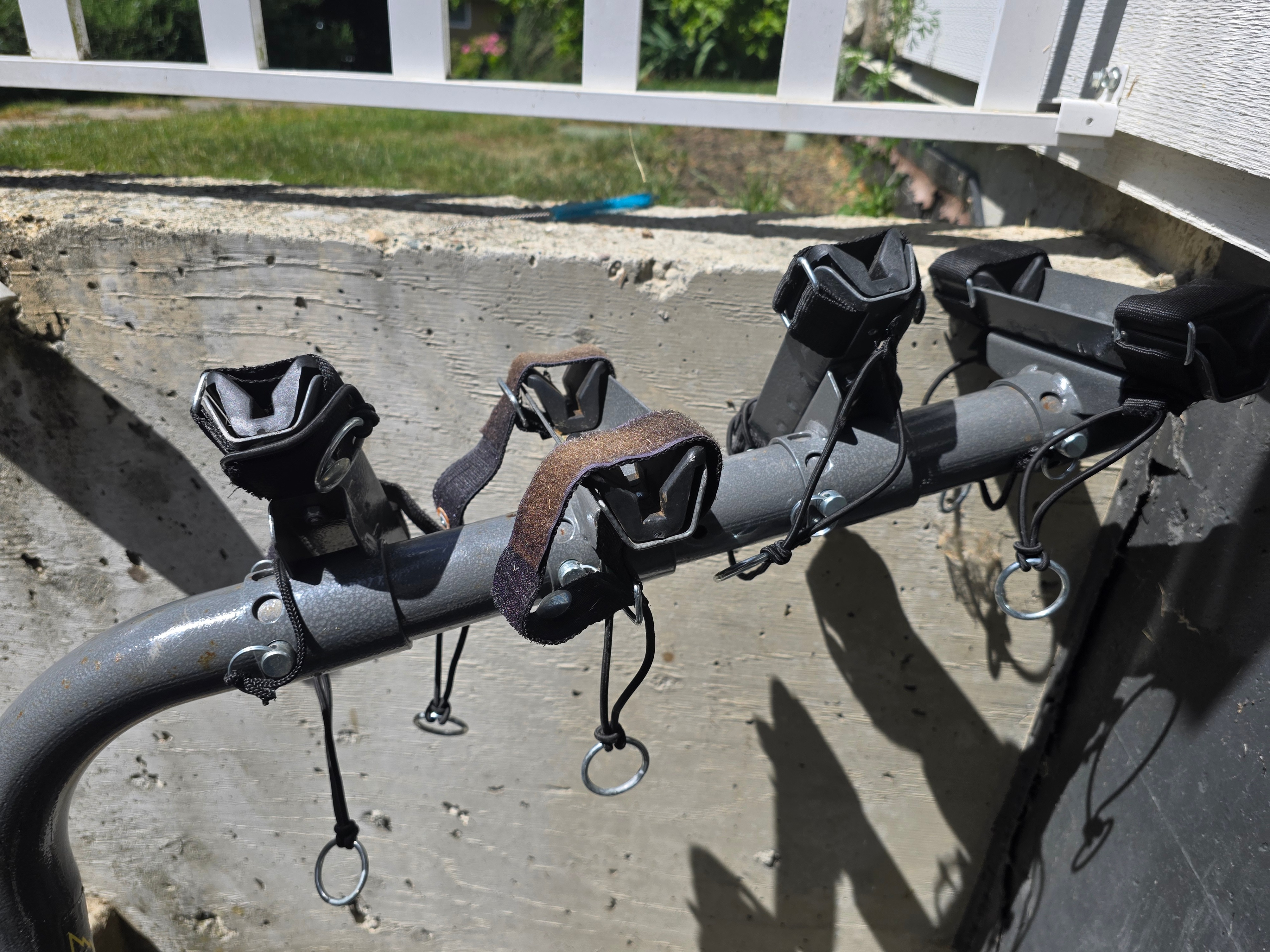 4 Bike Hitch rack with 2" to 1.25" adapter - photo 3