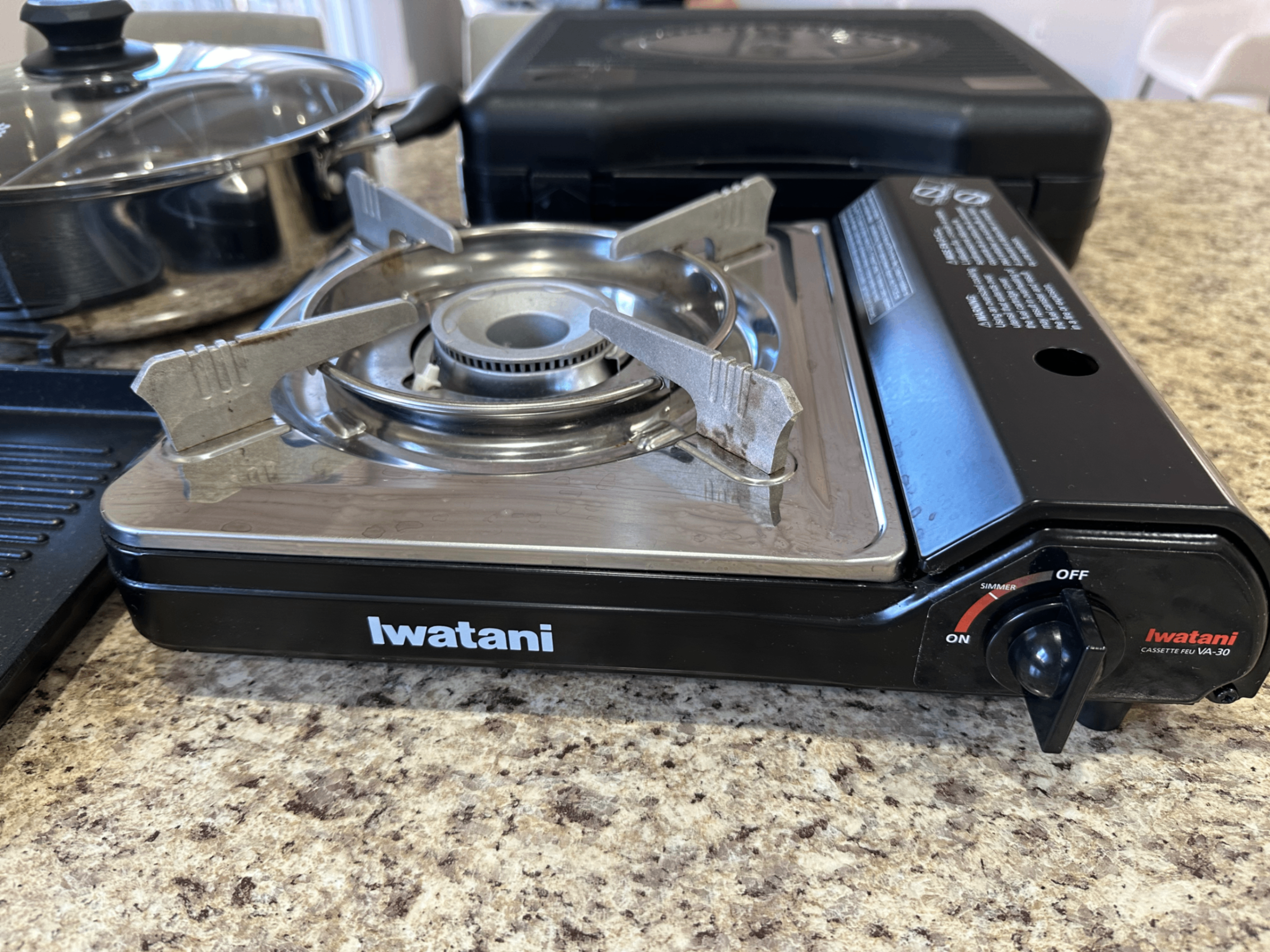 Iwatani Portable Gas Stove + Hot Pot & Grill Pan Set - photo 3