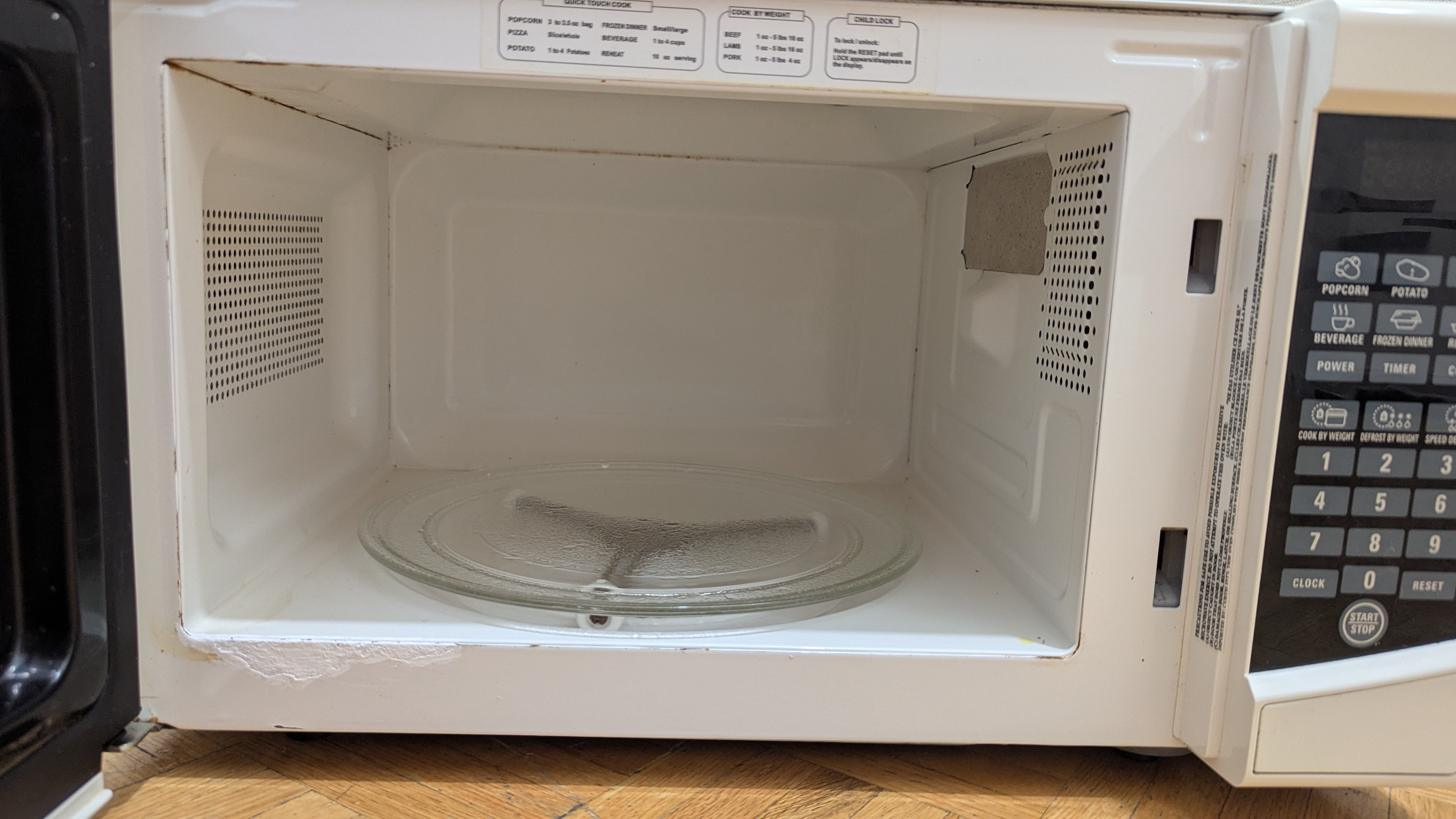 USED RCA Compact Microwave 900W \ 0.9cu.ft. Countertop Oven - photo 3