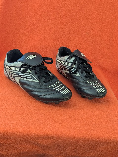 Big Kids size 5 Athletic Works sports shoes - photo 2