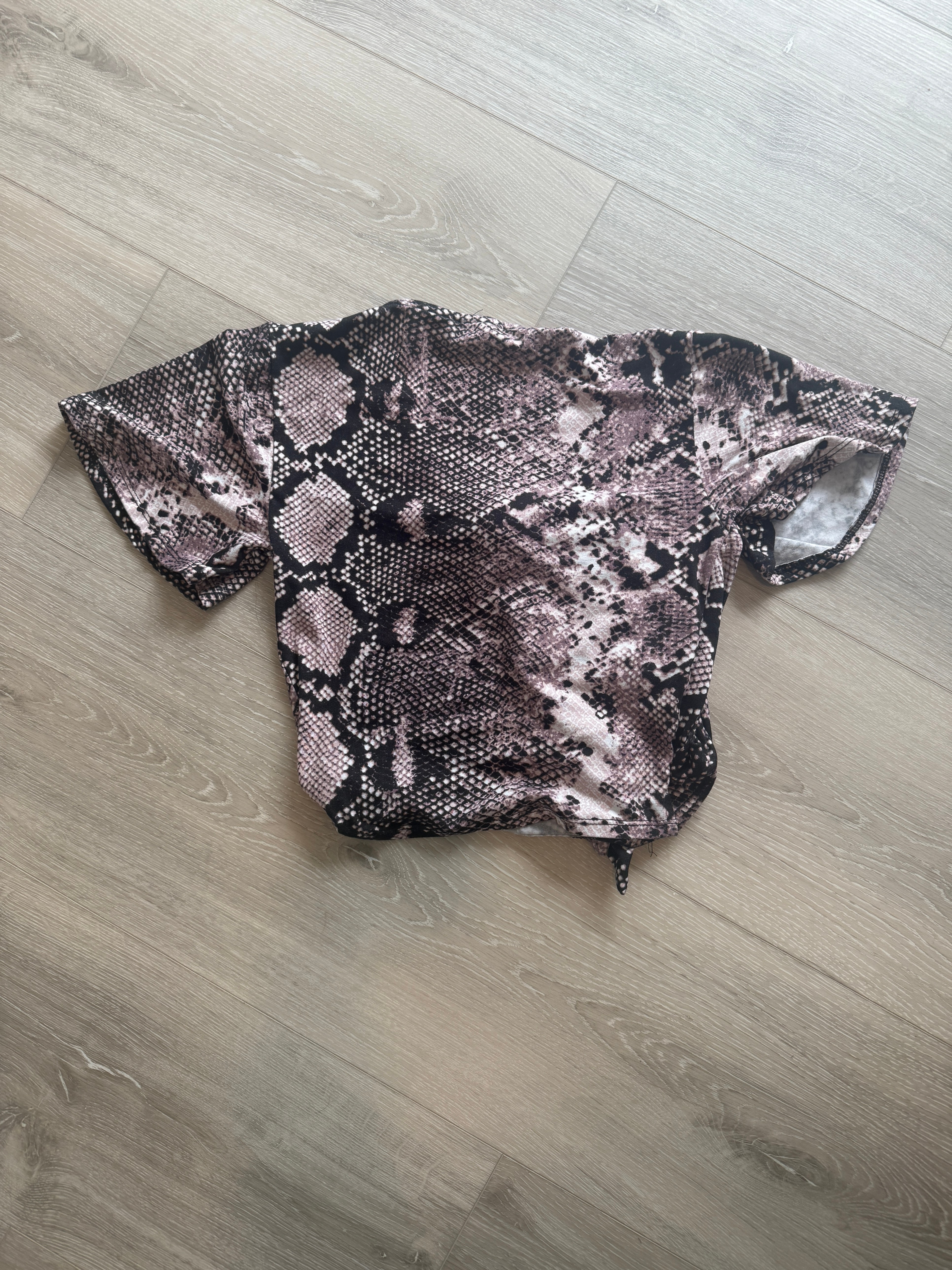 Guess pink snakeskin wrap cropped top - photo 3
